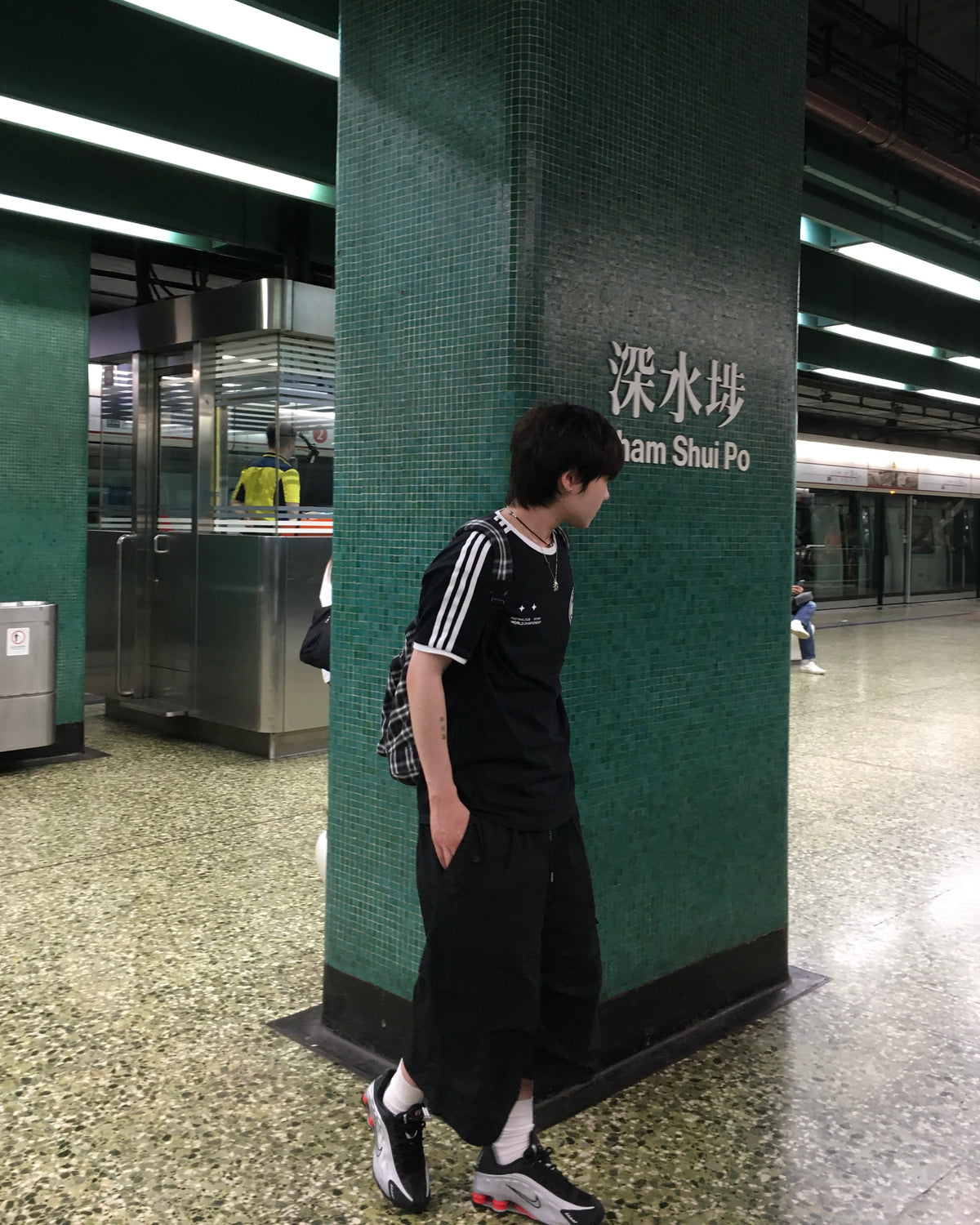 wide cut cargo bermuda pants