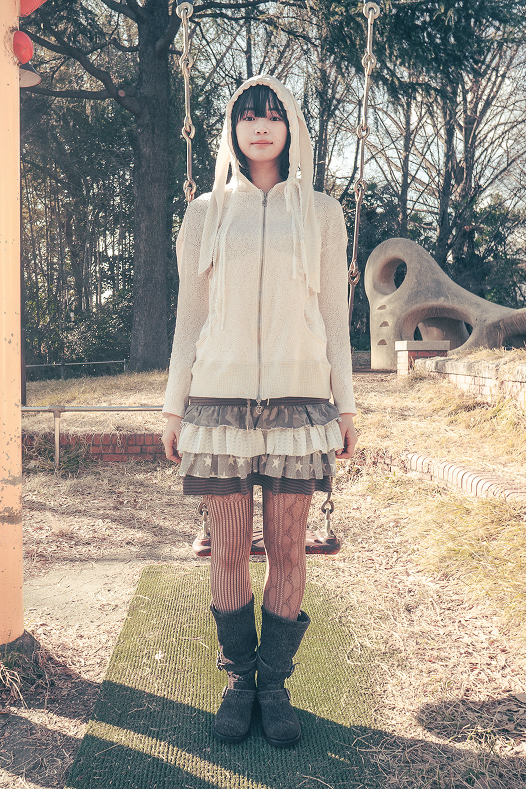 HUGYOURSKIN TOGGING HOODIE (BEIGE)