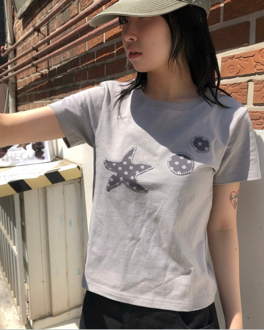 TCM STARFISH DOT PATCH TEE (GREY)