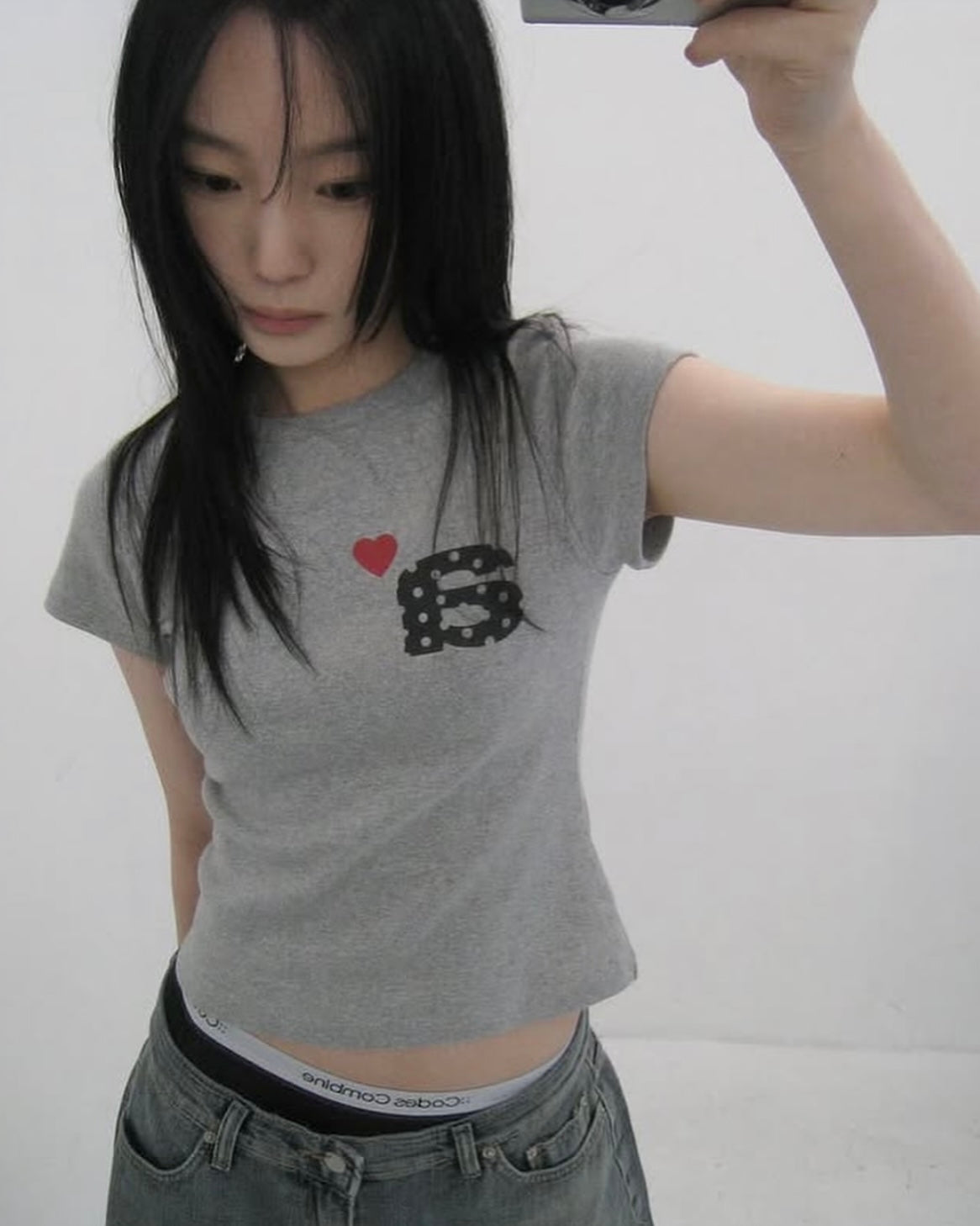 AEAE DOT SMALL LETTER TEE (GREY)
