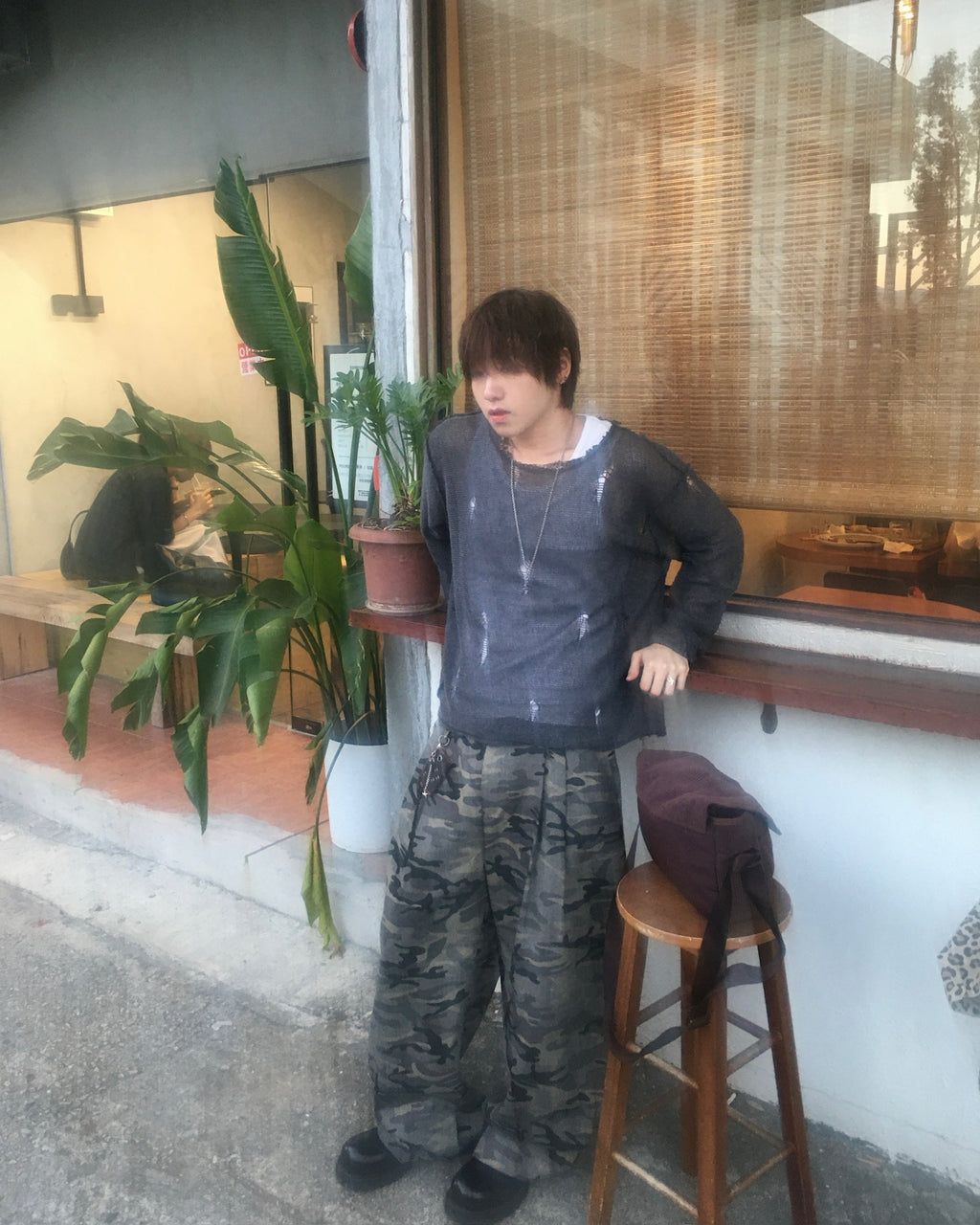 damaged mesh knit (charcoal)