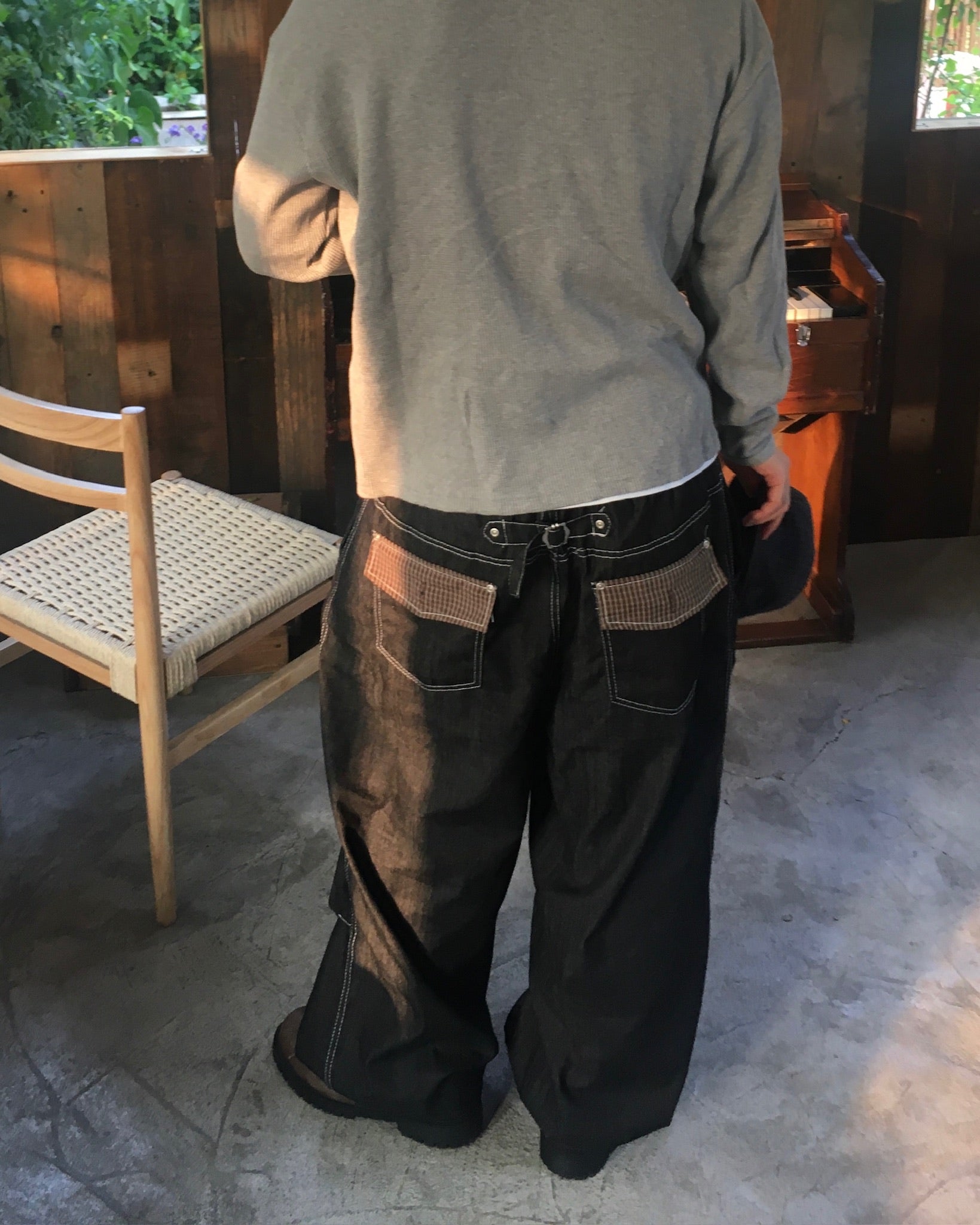 checked cinch back pants (black)