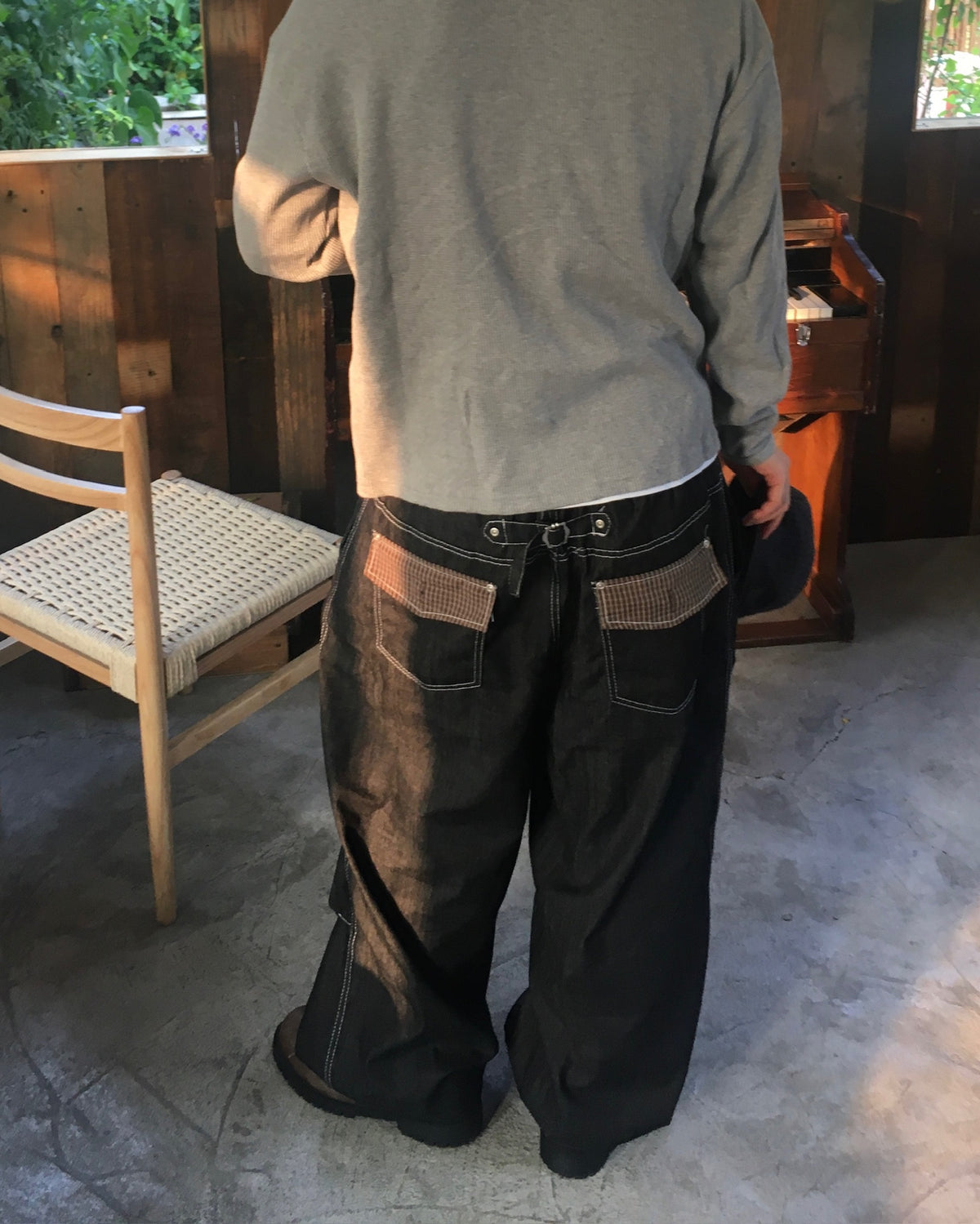 checked cinch back pants (black)