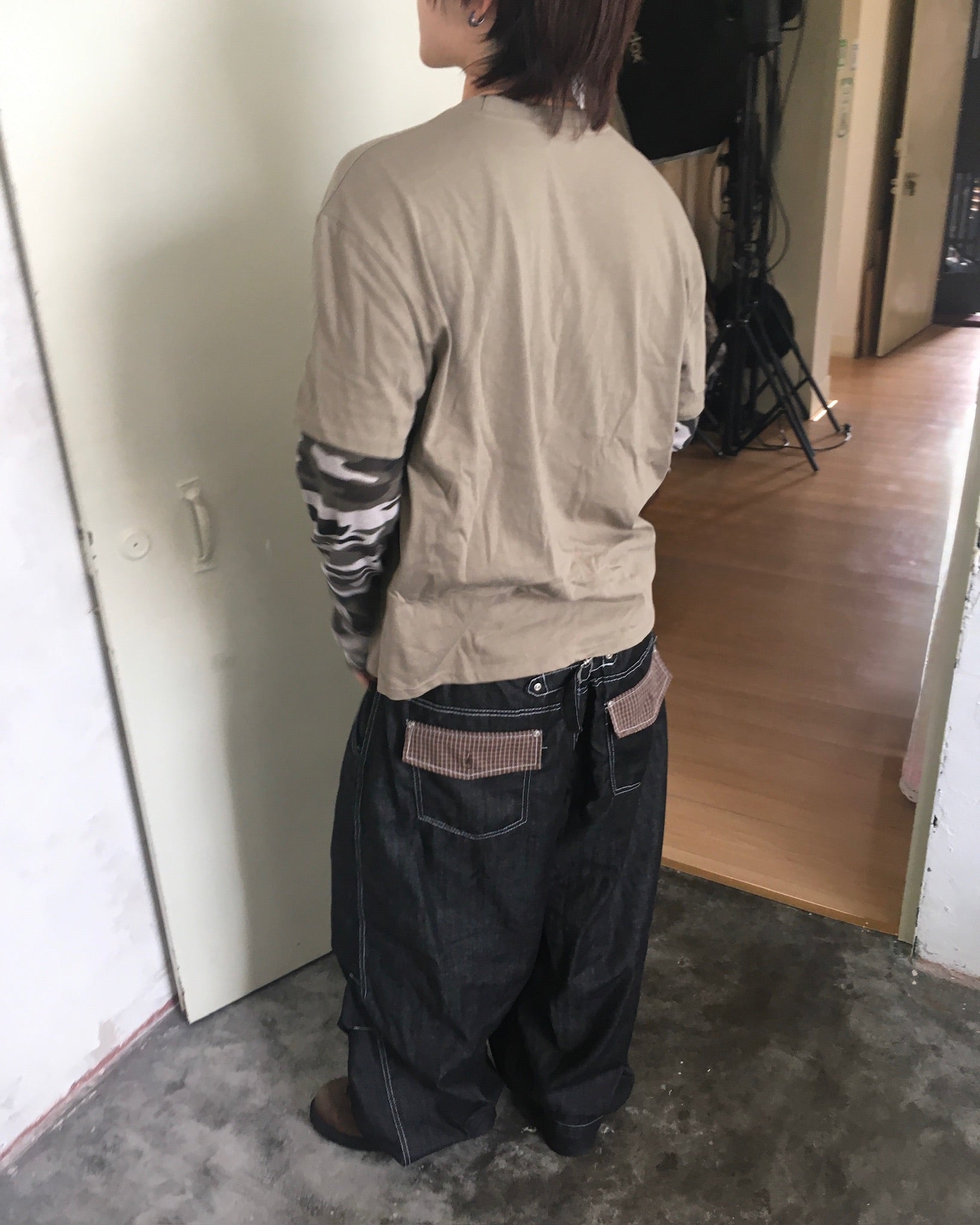 checked cinch back pants (black)