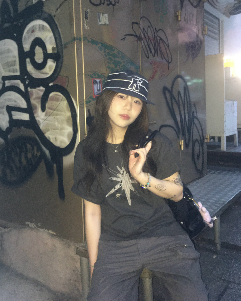 star colored crop tee (charcoal)