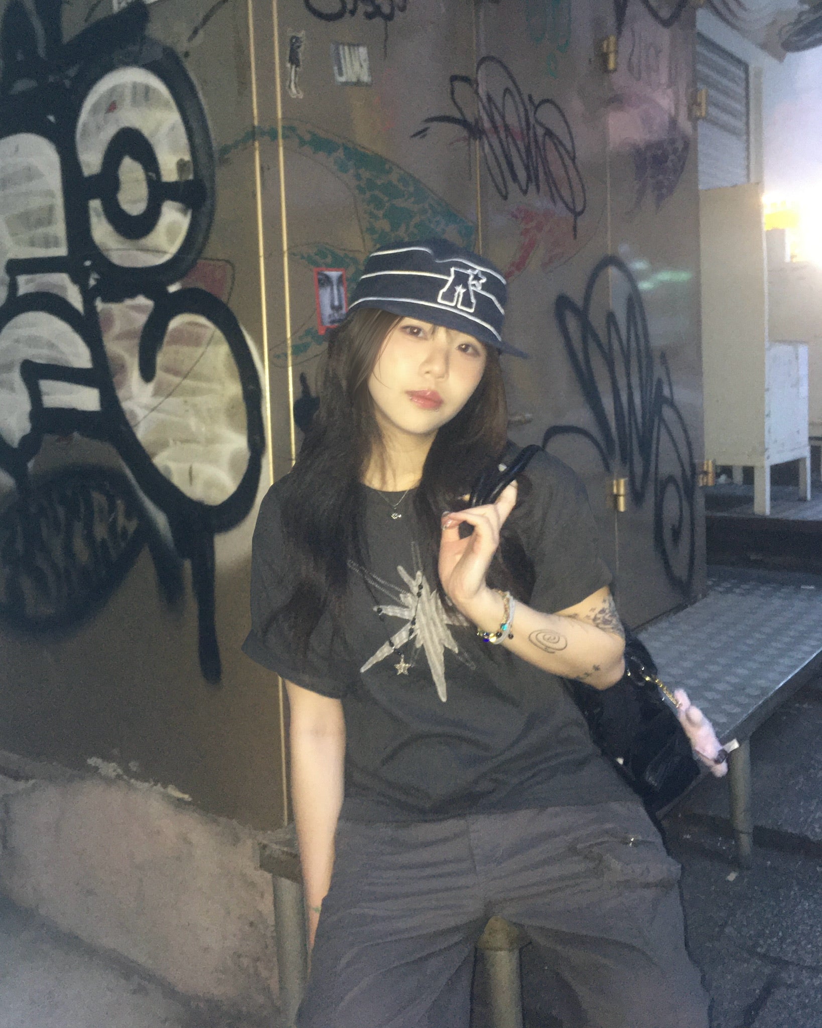 star colored crop tee (charcoal)