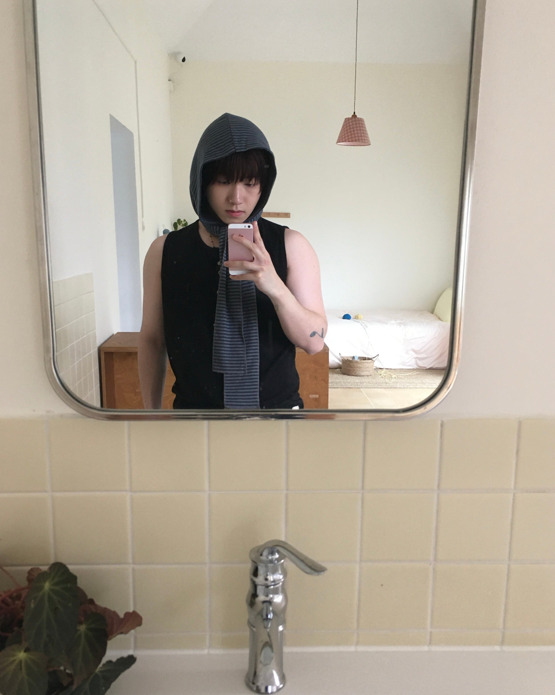 striped hooded scarf (navy)