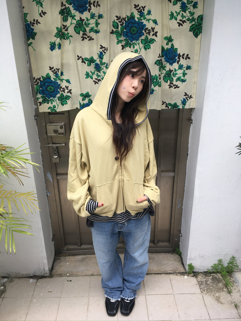 frayed hem flare jeans