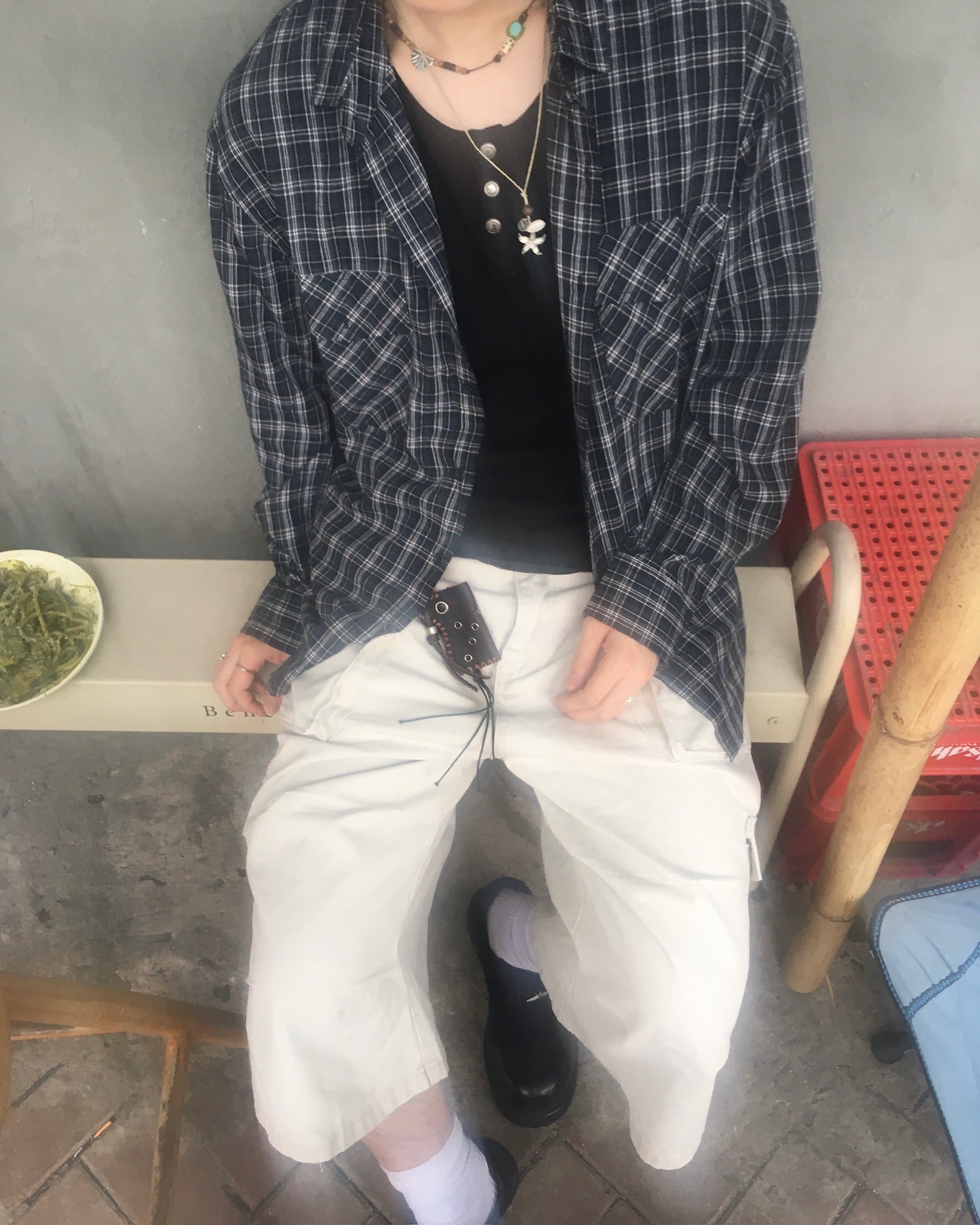 wrinkled bermuda cargo pants (beige)