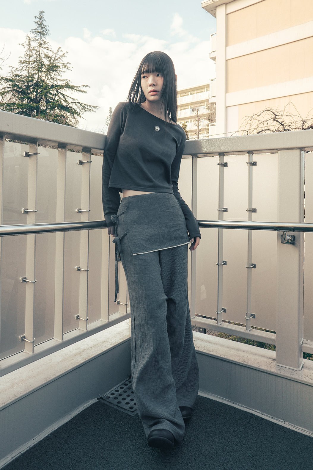 HUGYOURSKIN ANGEL WING TOP (CHARCOAL)