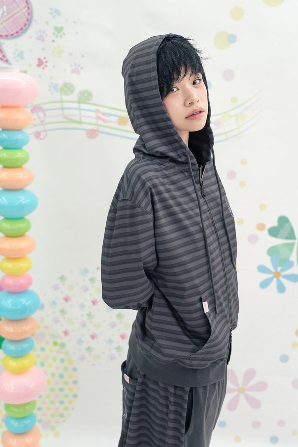 HUGYOURSKIN STRIPE KORILAKKUMA HOODIE ZIP-UP (CHARCOAL)