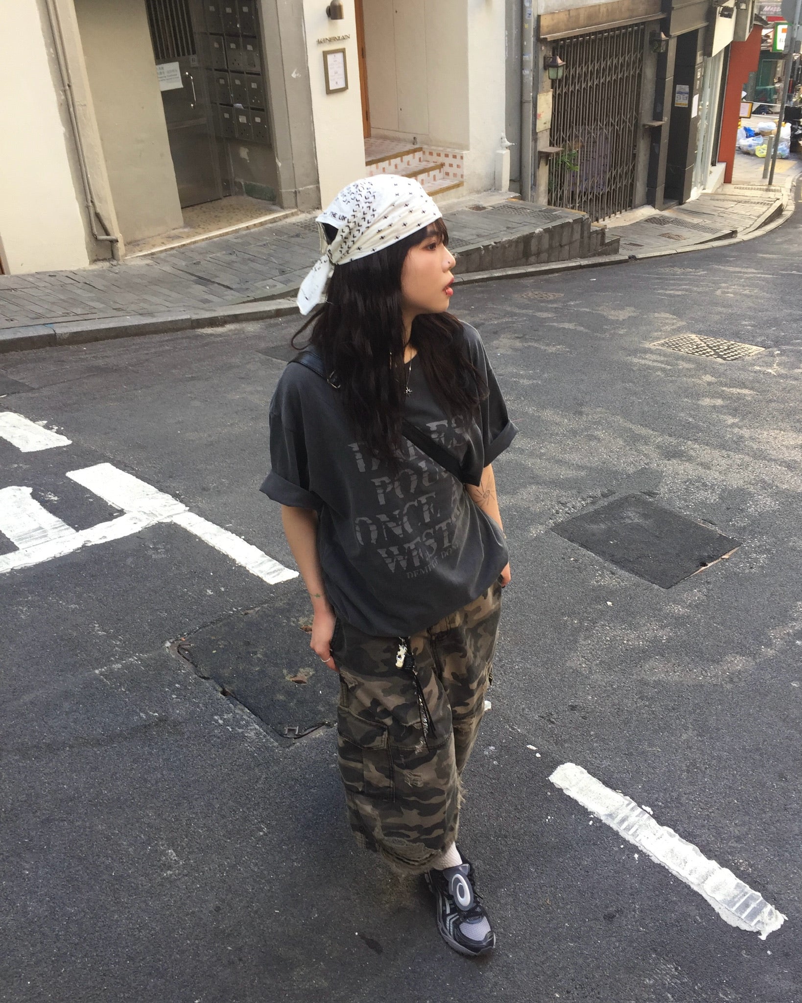 (in stock) camo damaged bermuda pants