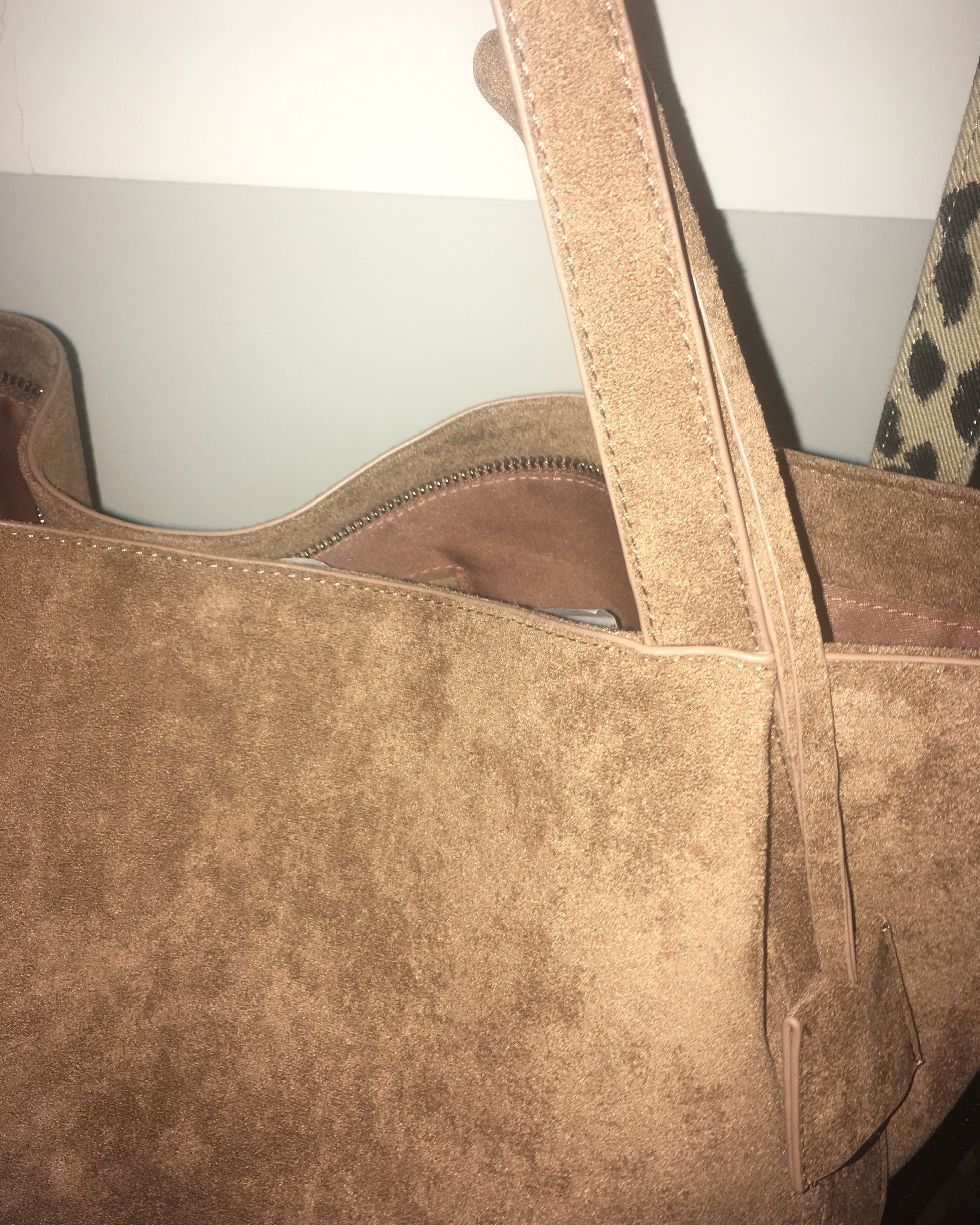 suede shoulder bag (camel)