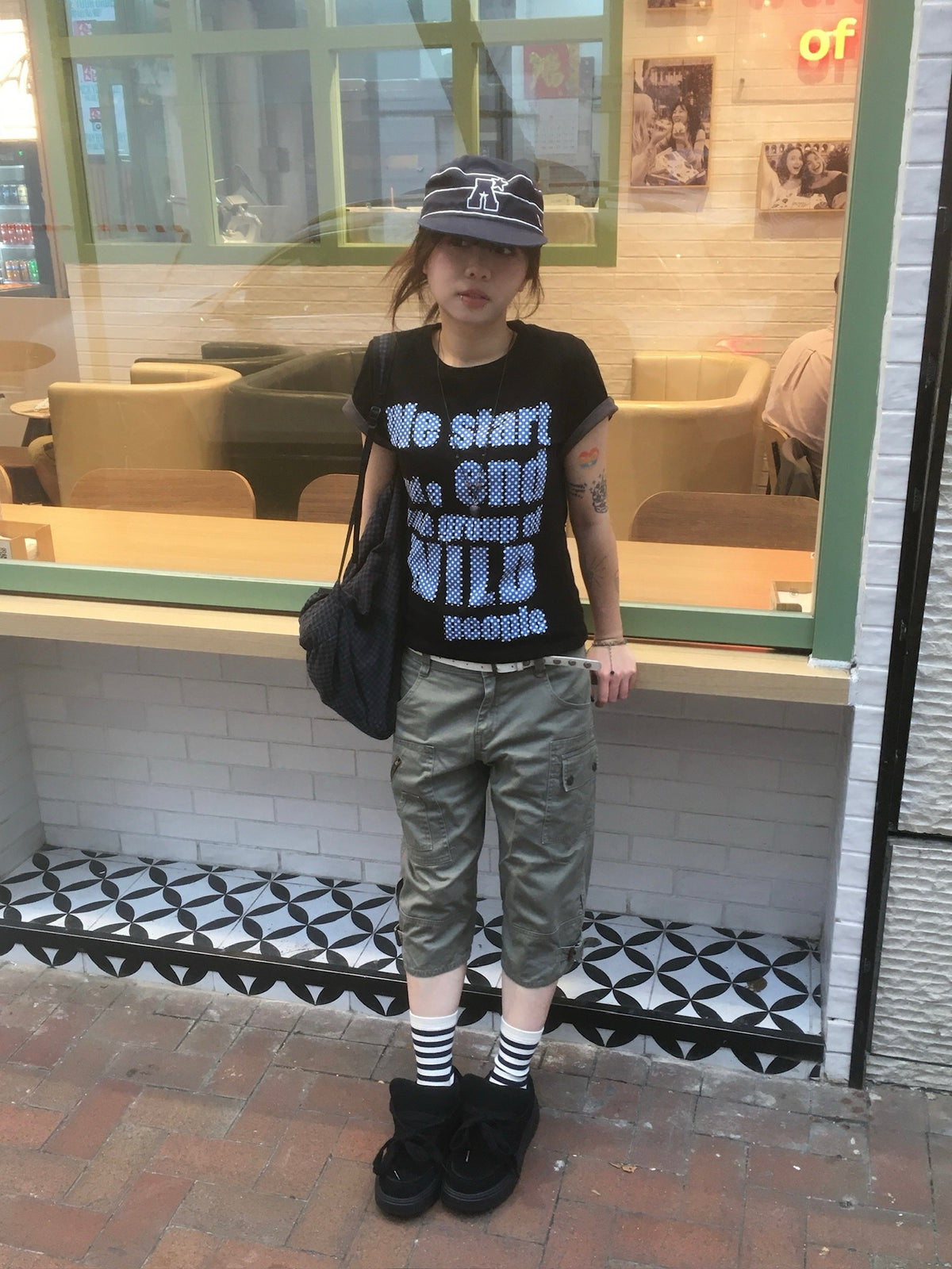 dot letter roll-up tee (black)