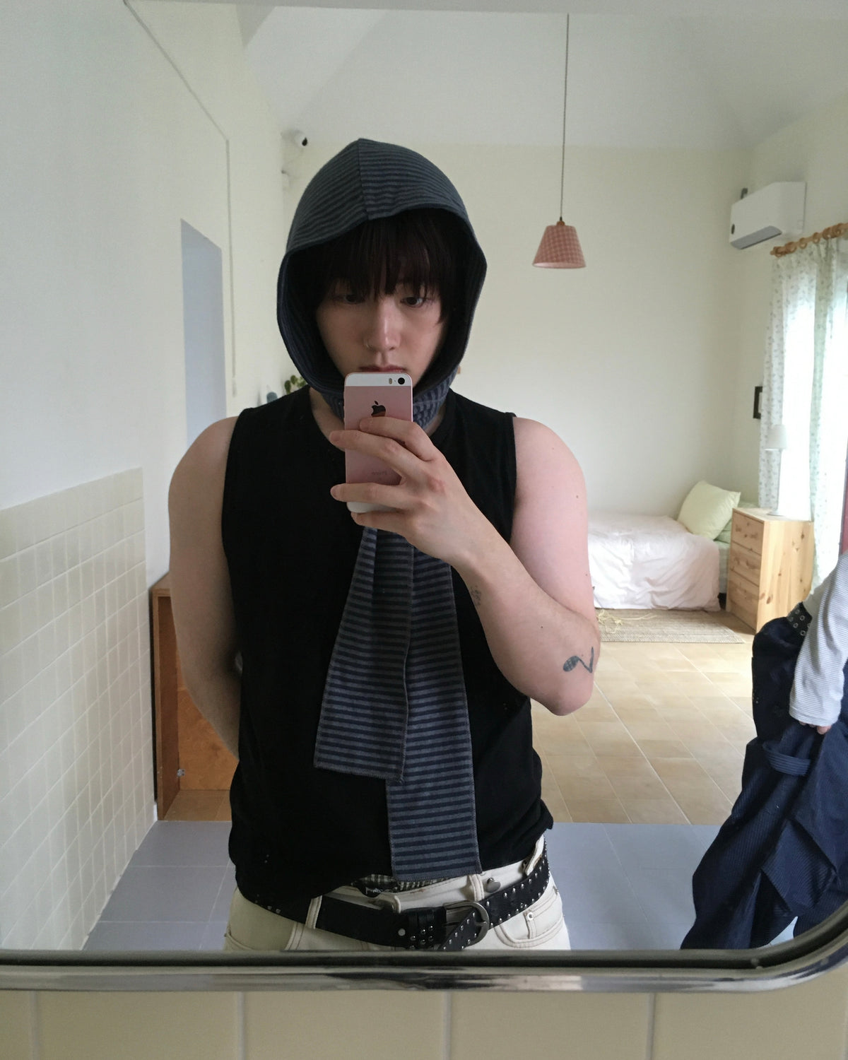 striped hooded scarf (navy)