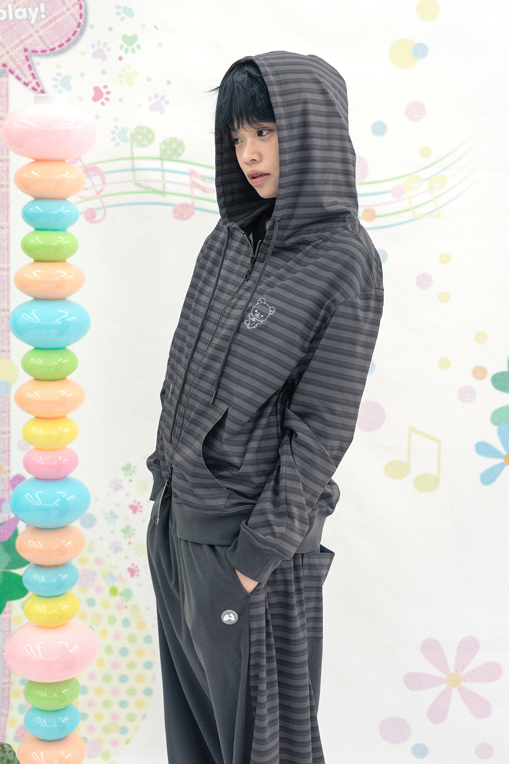 HUGYOURSKIN STRIPE KORILAKKUMA HOODIE ZIP-UP (CHARCOAL)