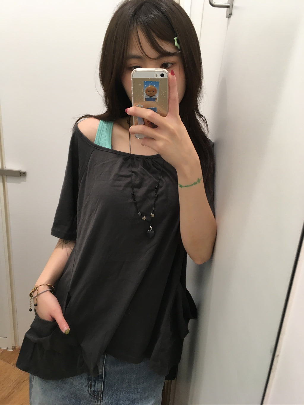 gathered neck pocket tee (charcoal)