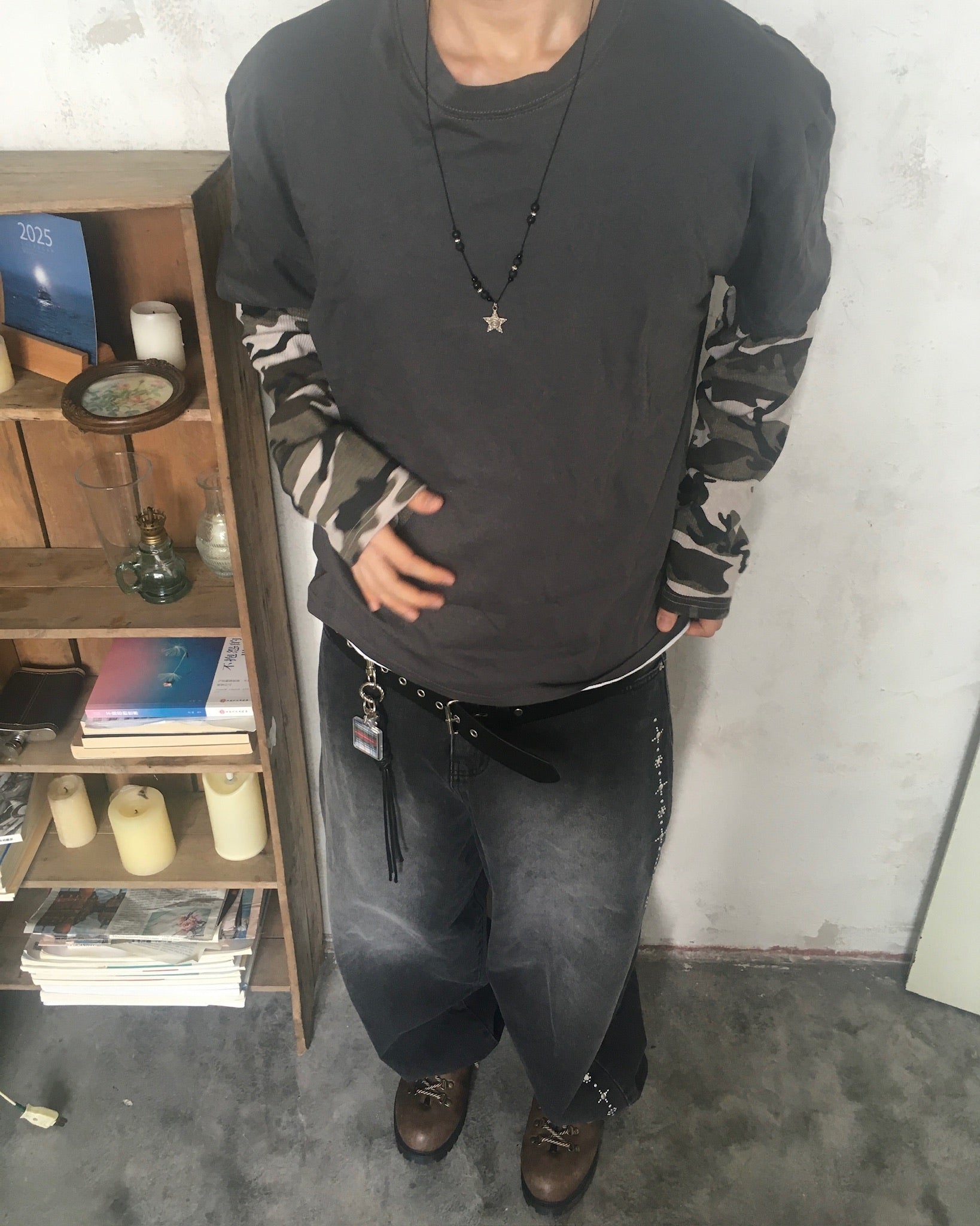 camo crop layered tee (charcoal)