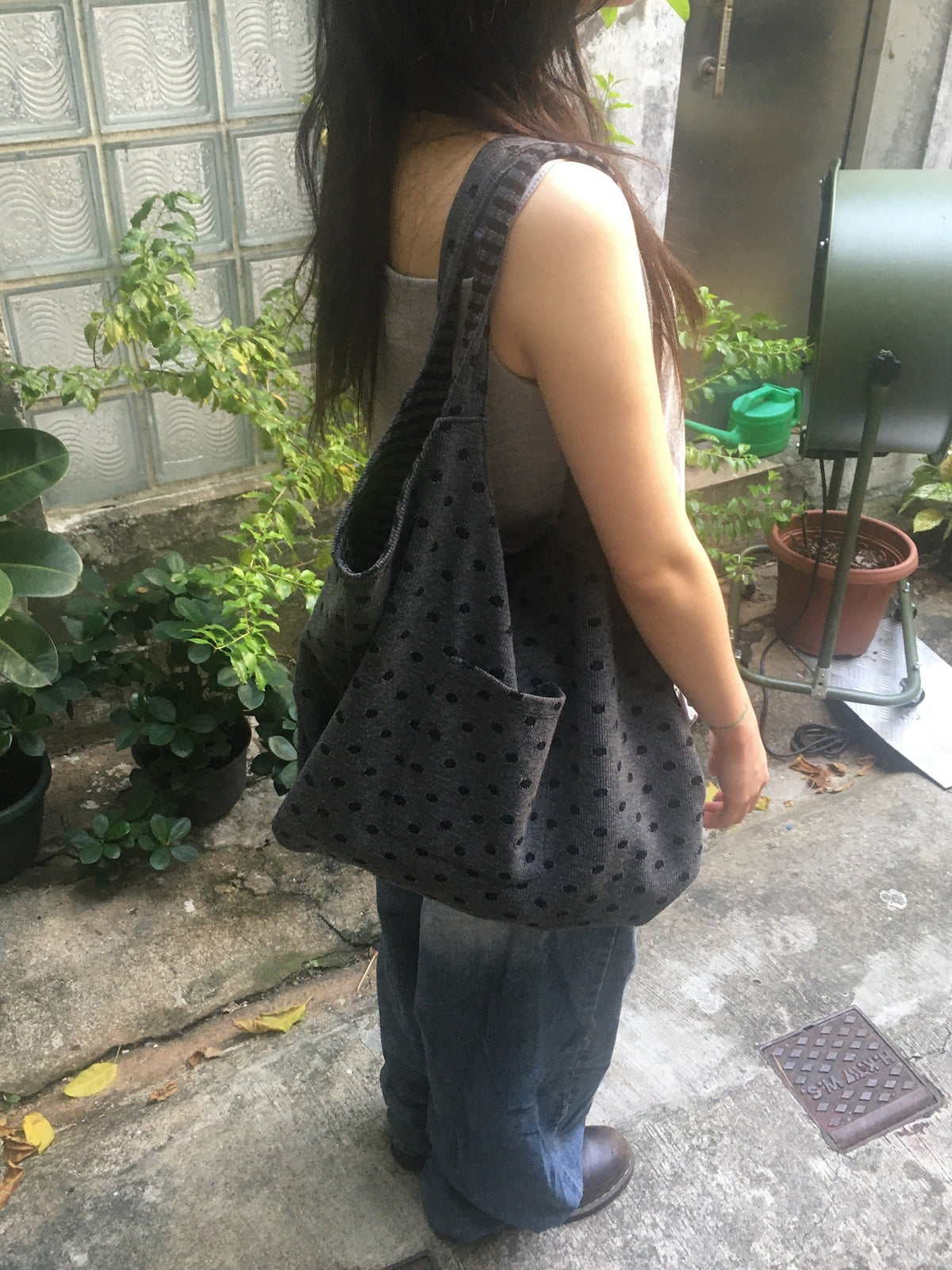 reversible shoulder bag (charcoal)