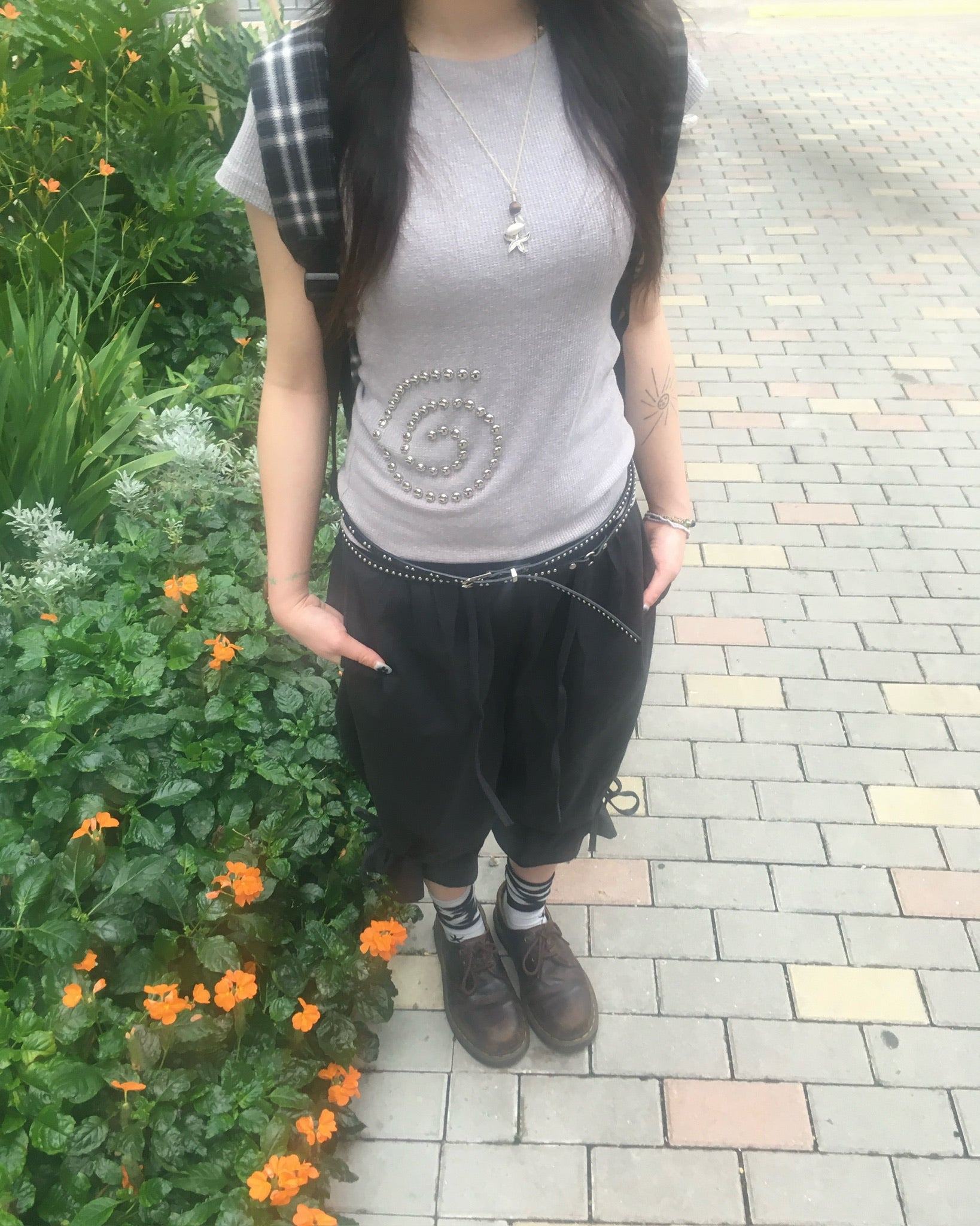 spiral studded tee (grey)