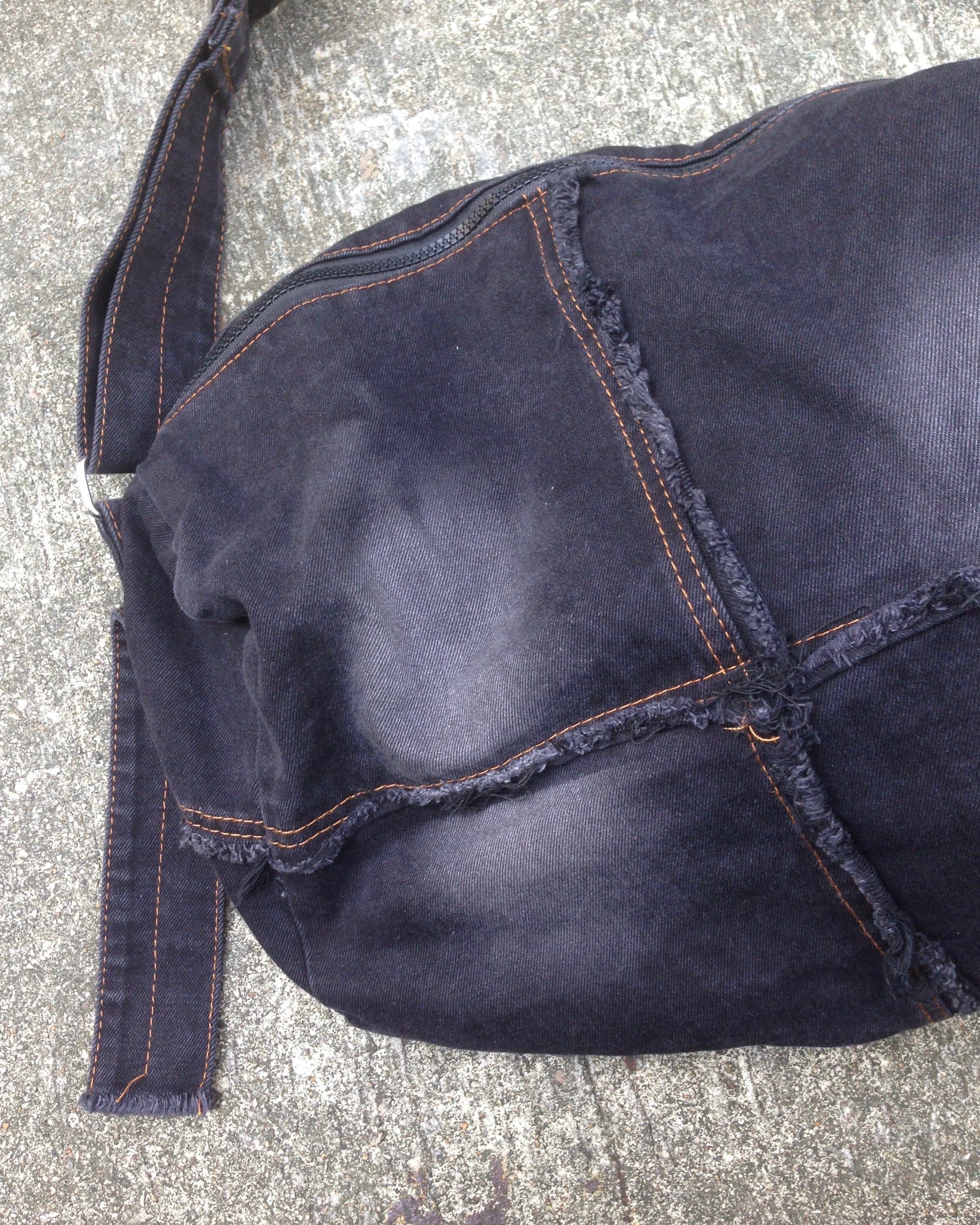 stitch washed denim bag (black)
