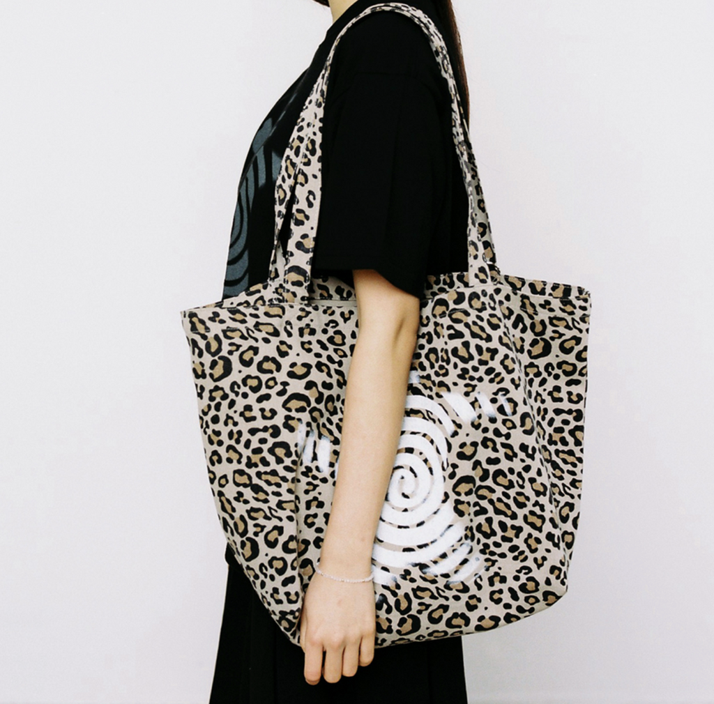 【𝘱𝘳𝘦-𝘰𝘳𝘥𝘦𝘳】WEBHOUSE Twister Star Tote Bag Leopard