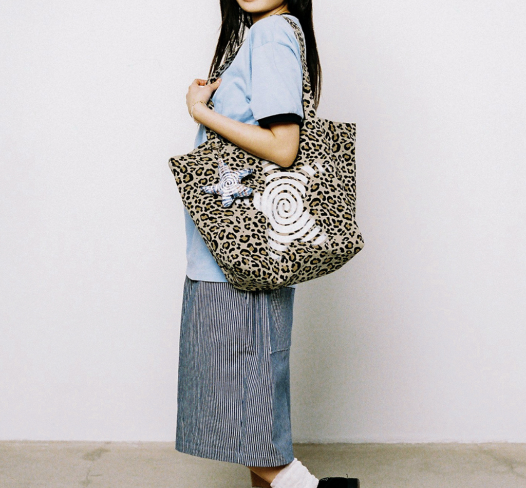 【𝘱𝘳𝘦-𝘰𝘳𝘥𝘦𝘳】WEBHOUSE Twister Star Tote Bag Leopard