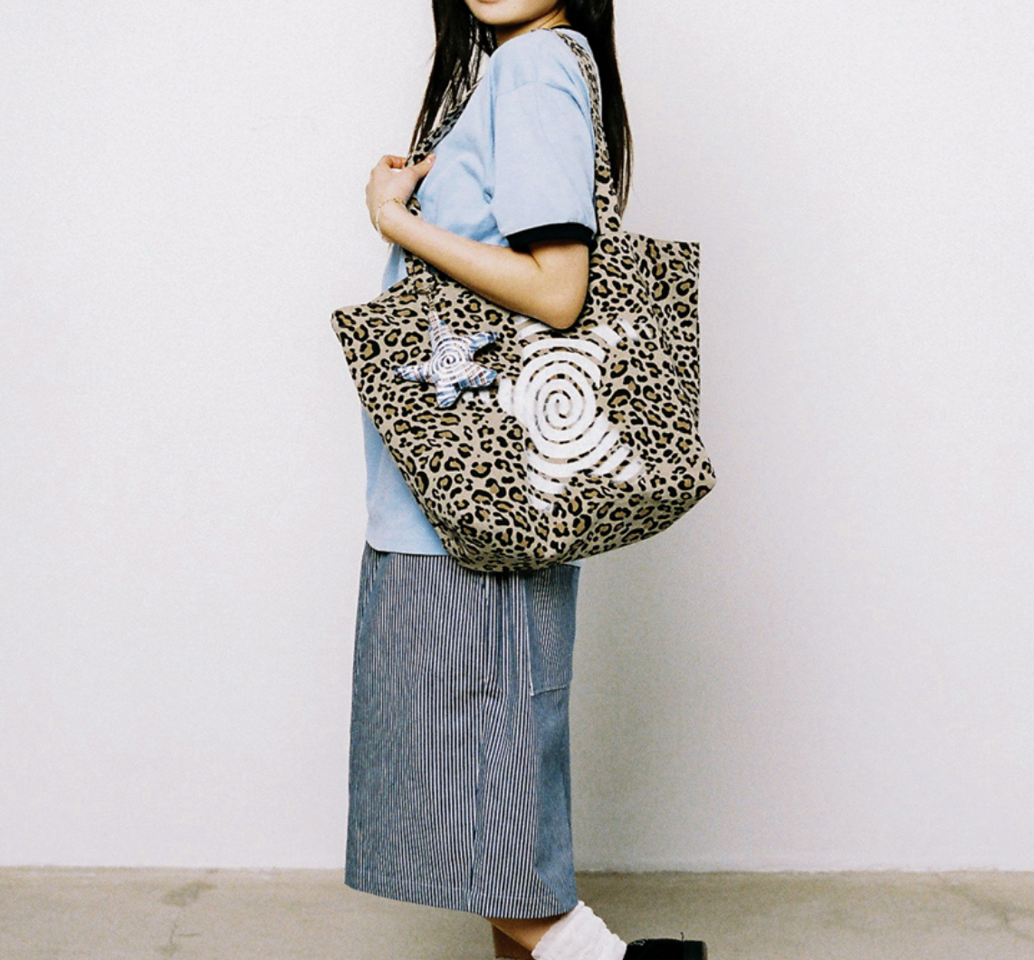 【𝘱𝘳𝘦-𝘰𝘳𝘥𝘦𝘳】WEBHOUSE Twister Star Tote Bag Leopard