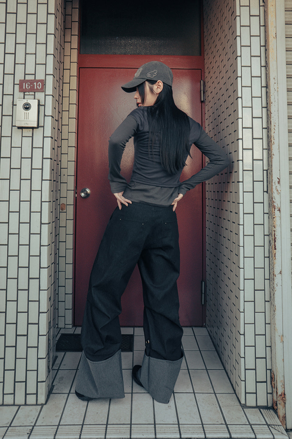 HUGYOURSKIN CHIN DENIM PANTS (BLACK)