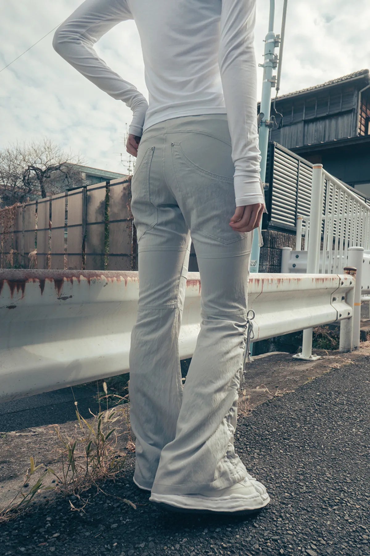 HUGYOURSKIN BOOTCUT CARGO PANTS (GREY)