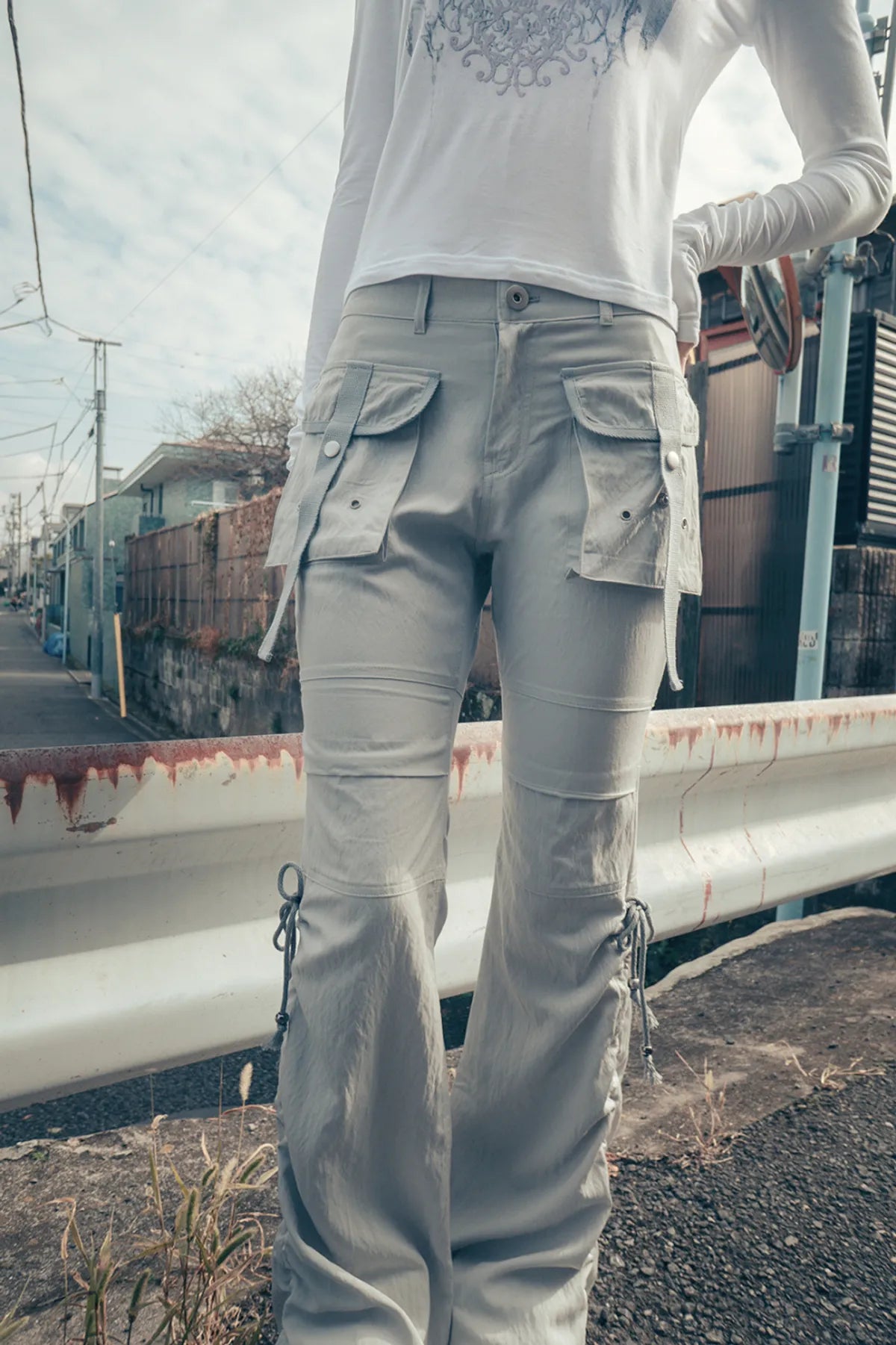 HUGYOURSKIN BOOTCUT CARGO PANTS (GREY)