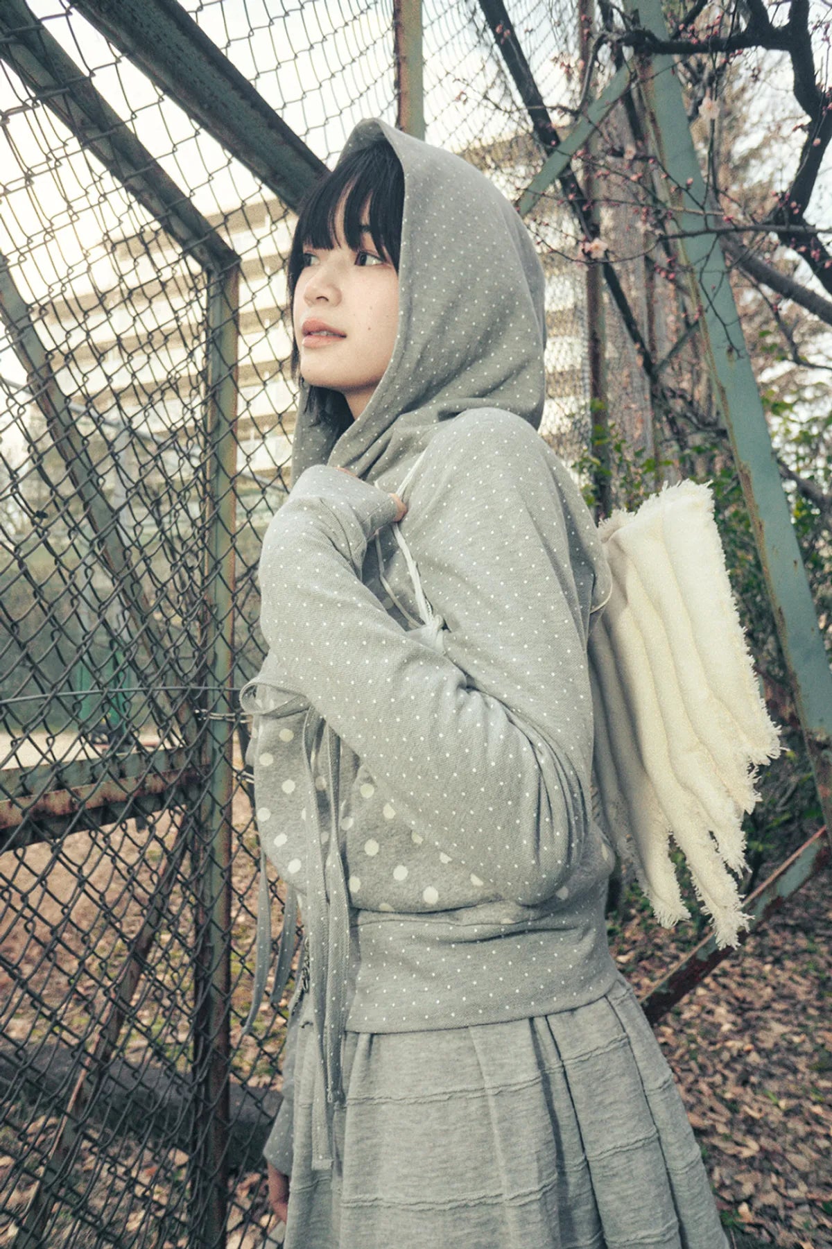 HUGYOURSKIN DOT BIG POCKET HOODIE (GREY)