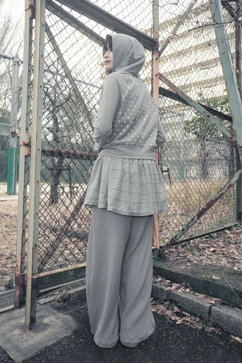 HUGYOURSKIN DOT BIG POCKET HOODIE (GREY)