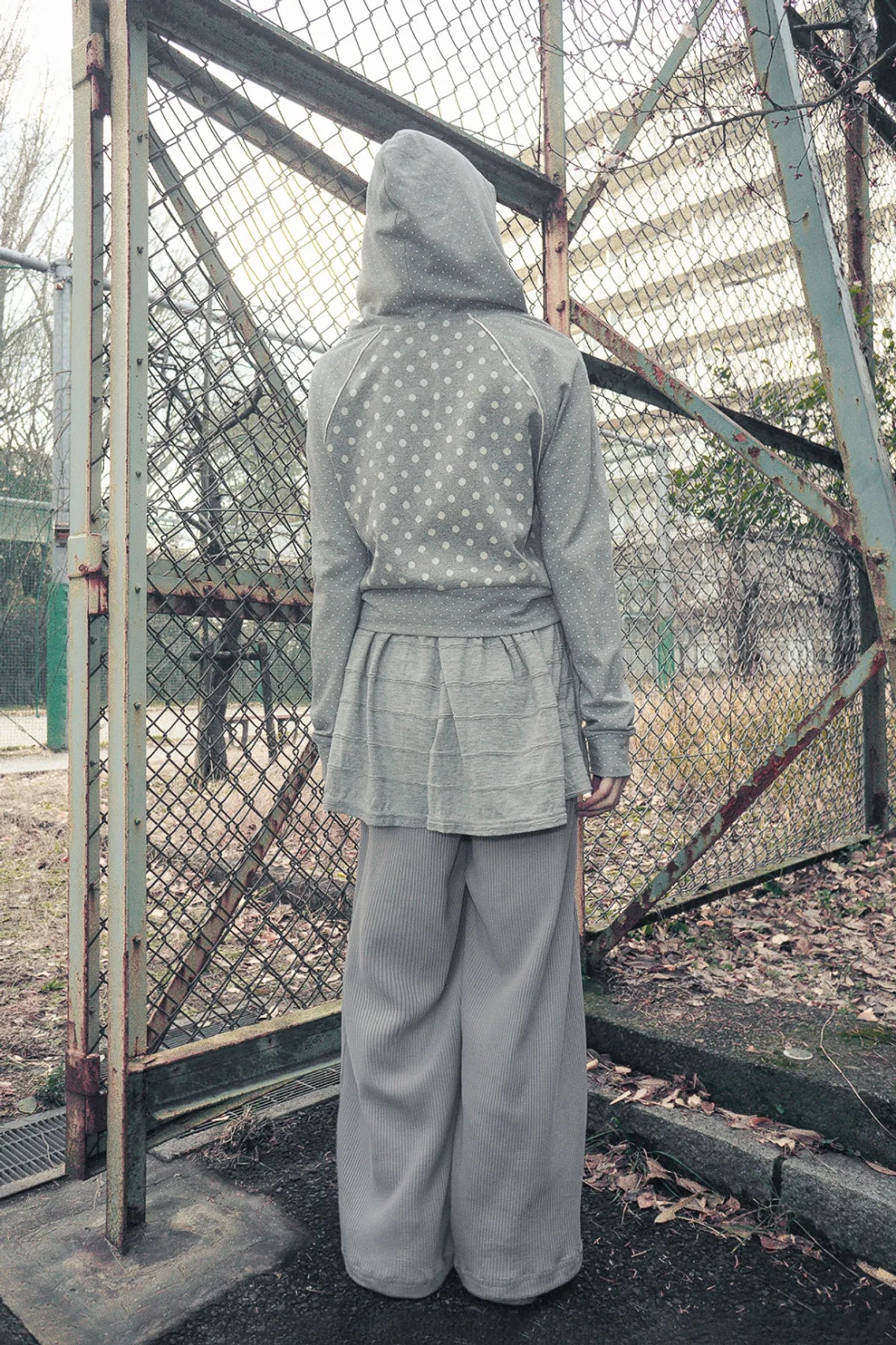 HUGYOURSKIN DOT BIG POCKET HOODIE (GREY)