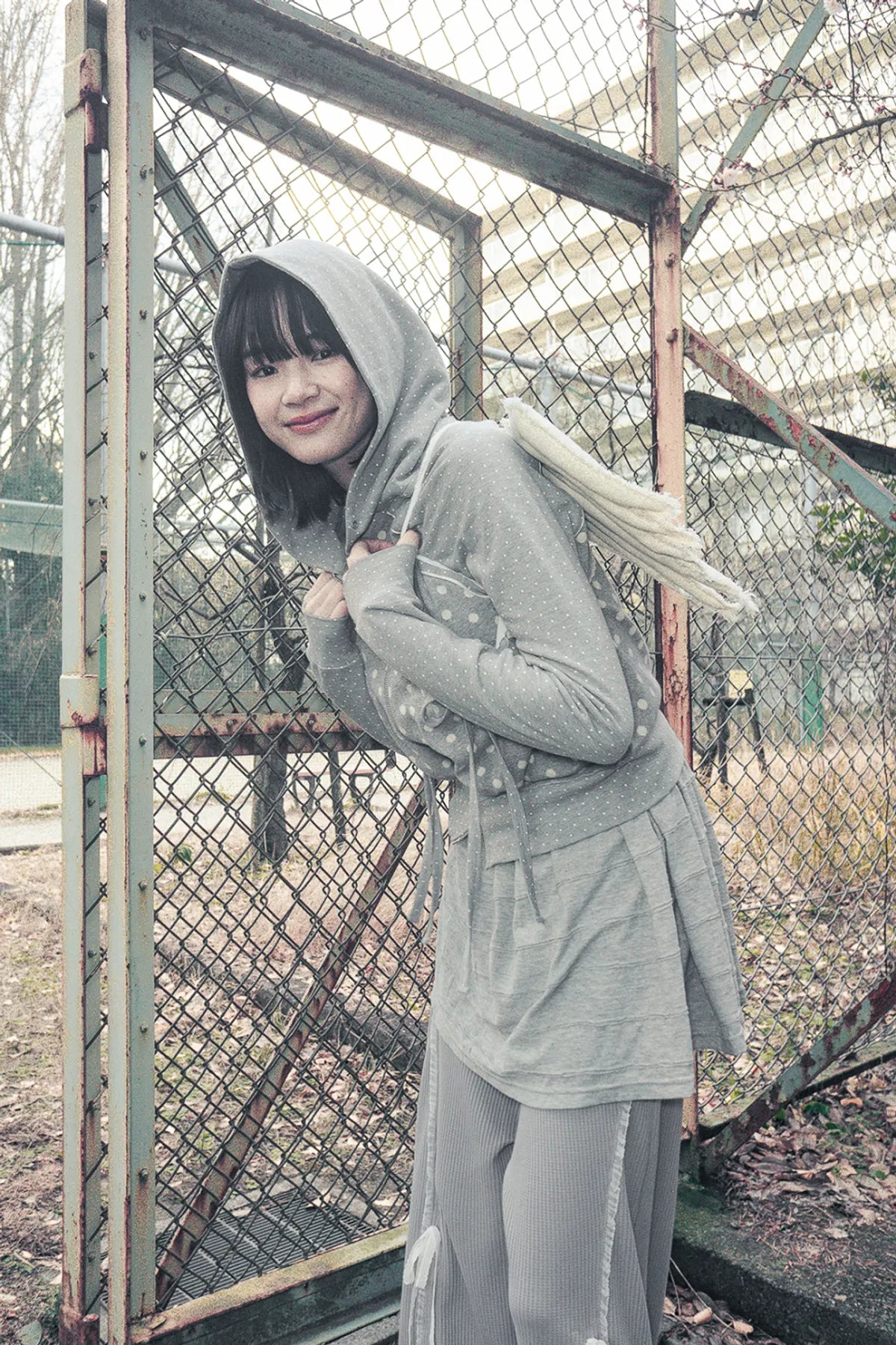 HUGYOURSKIN DOT BIG POCKET HOODIE (GREY)