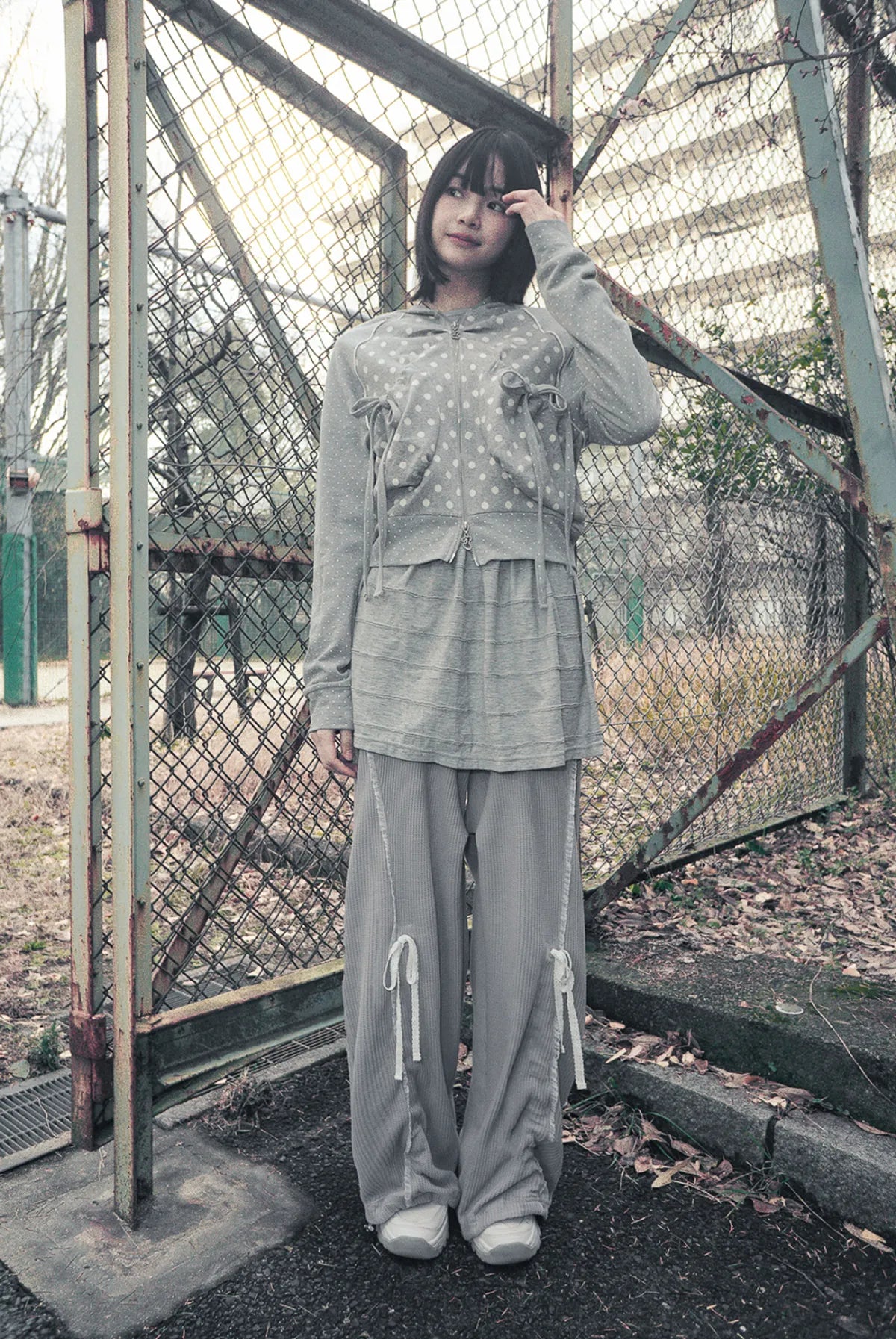 HUGYOURSKIN DOT BIG POCKET HOODIE (GREY)