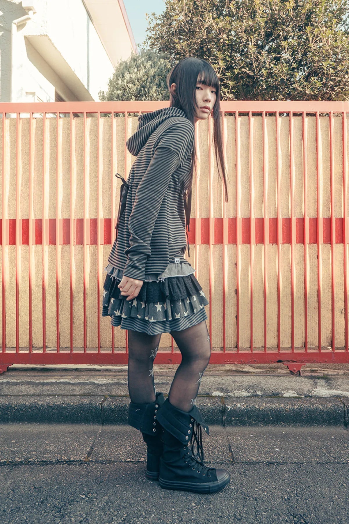 HUGYOURSKIN STRIPED BABYDOLL HOODIE (CHARCOAL)