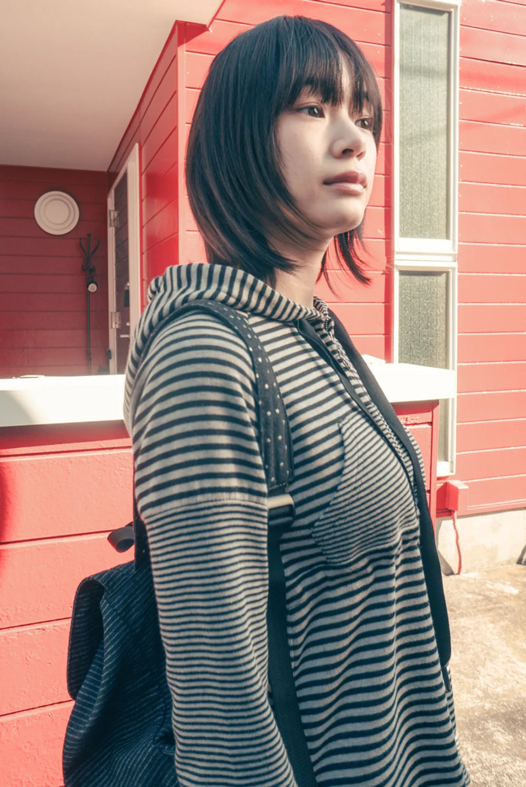 HUGYOURSKIN STRIPED BABYDOLL HOODIE (WHITE BLACK)