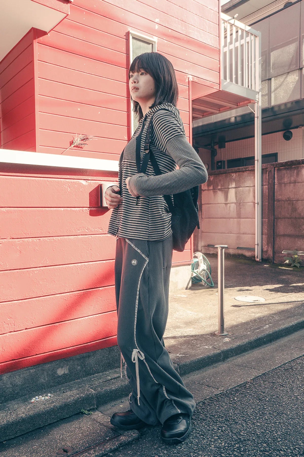 HUGYOURSKIN STRIPED BABYDOLL HOODIE (WHITE BLACK)