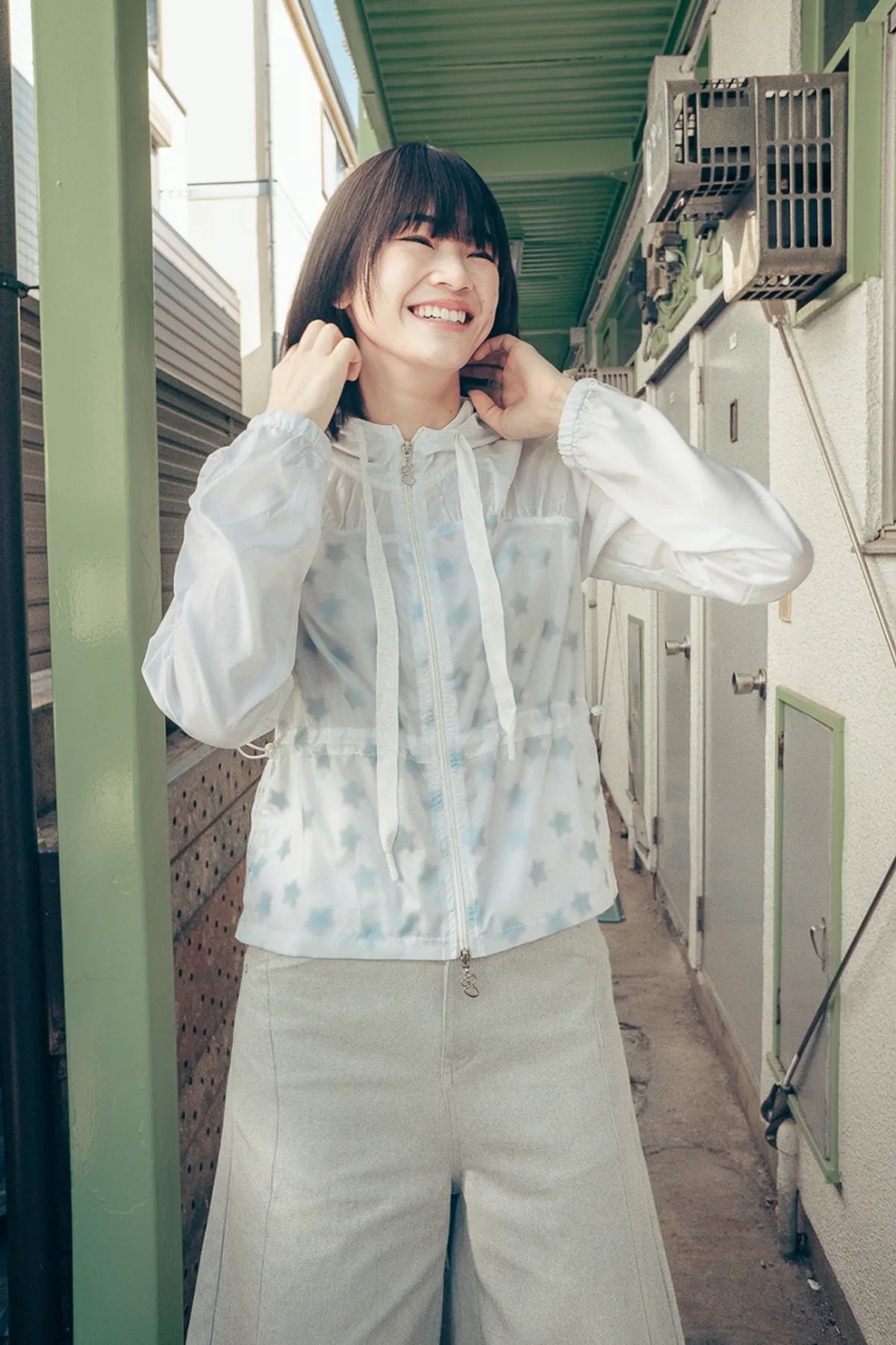 HUGYOURSKIN STARDUST WINDBREAKER (WHITE)