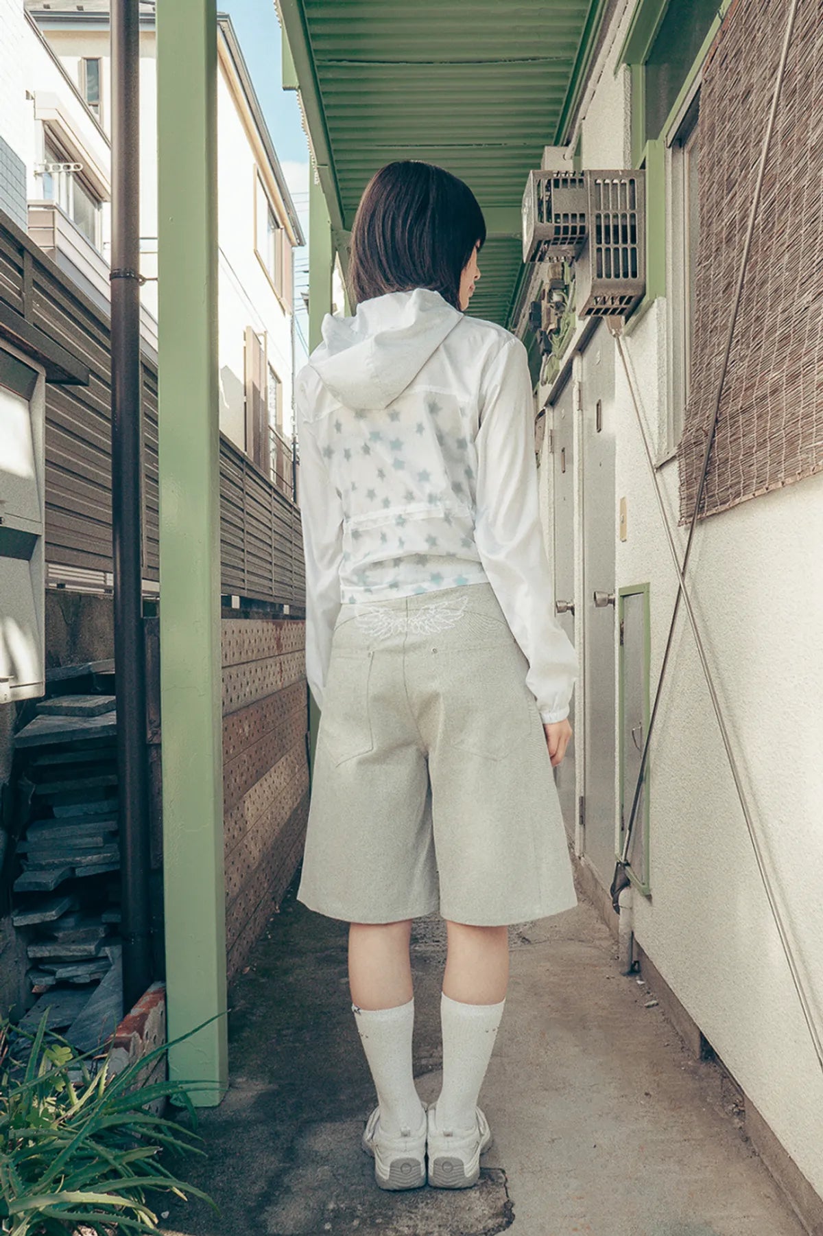 HUGYOURSKIN STARDUST WINDBREAKER (WHITE)