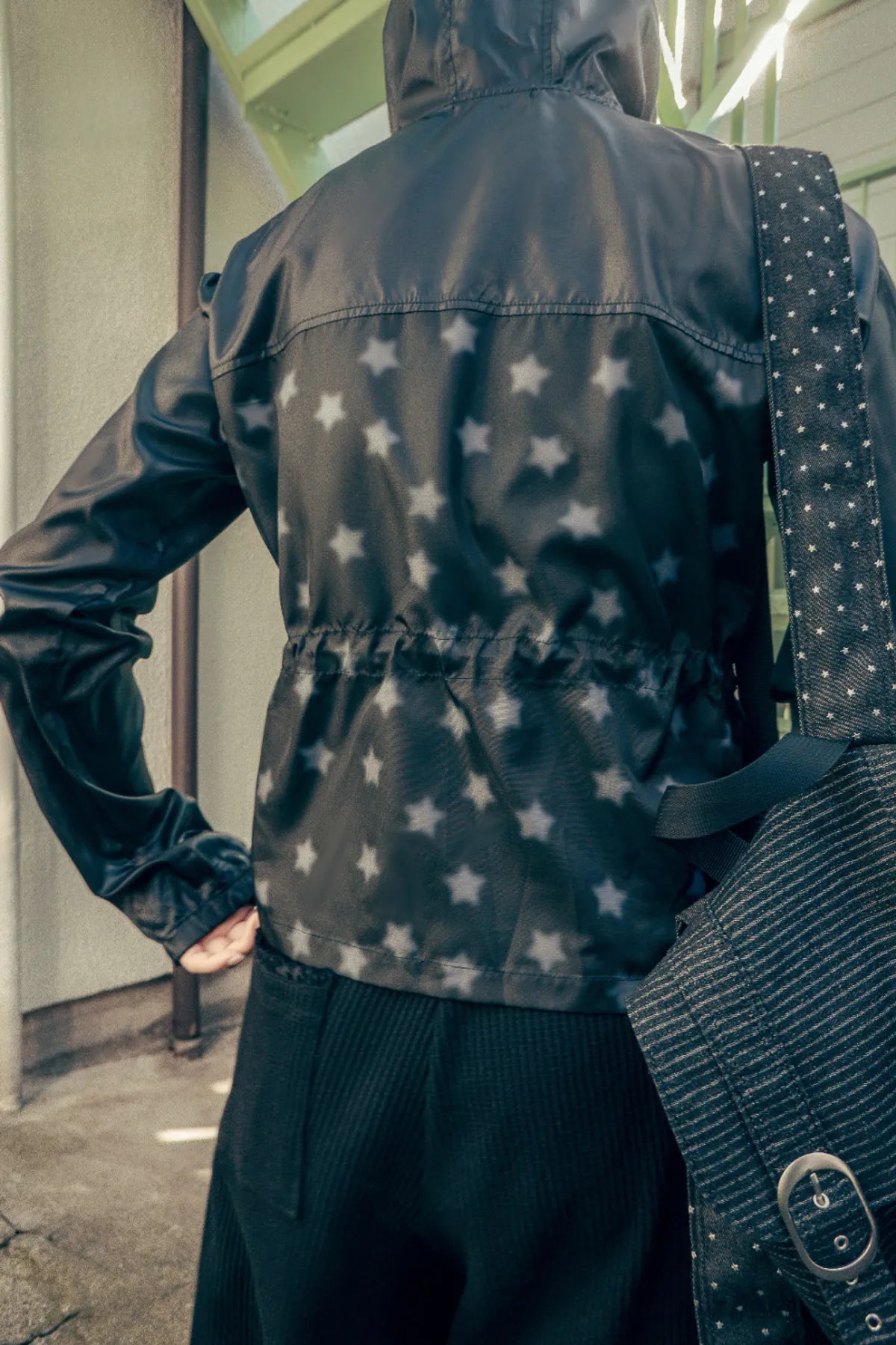 HUGYOURSKIN STARDUST WINDBREAKER (BLACK)