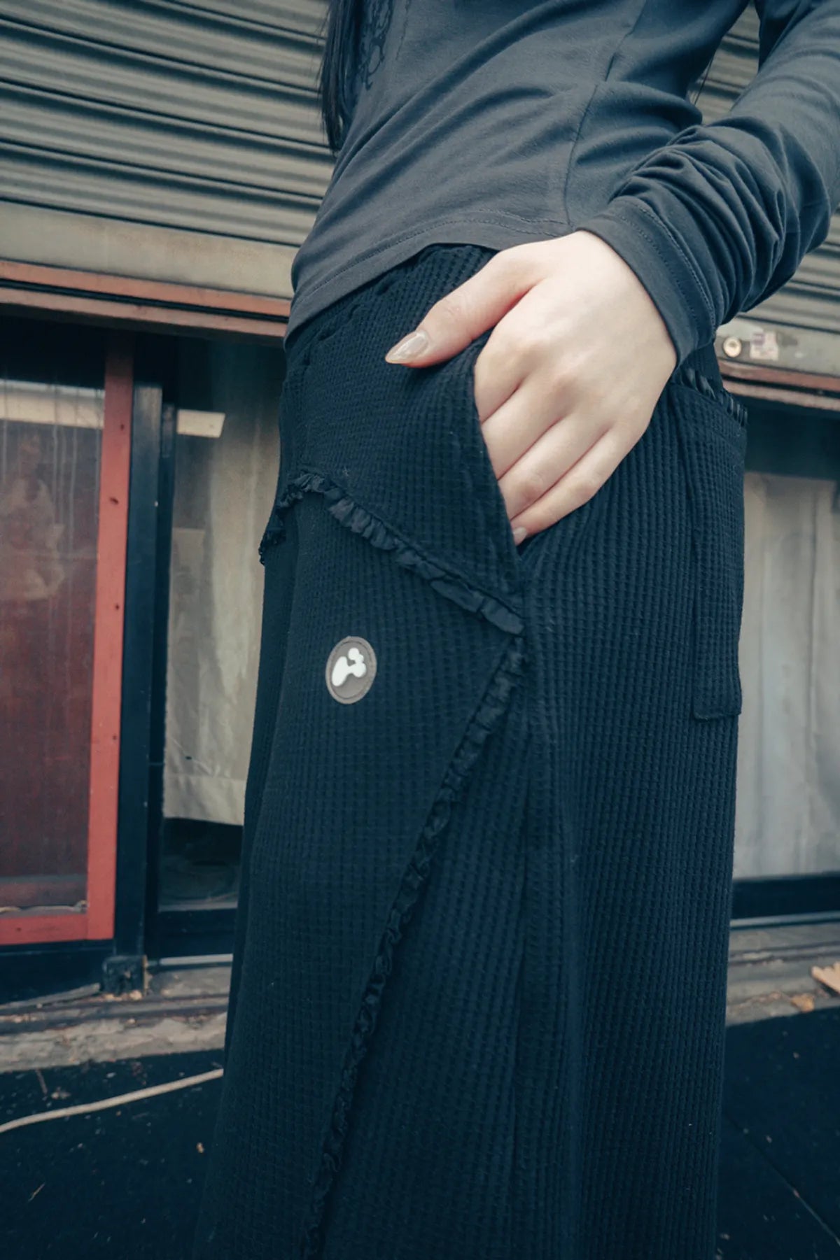 HUGYOURSKIN RACE JOGGER PANTS (BLACK)