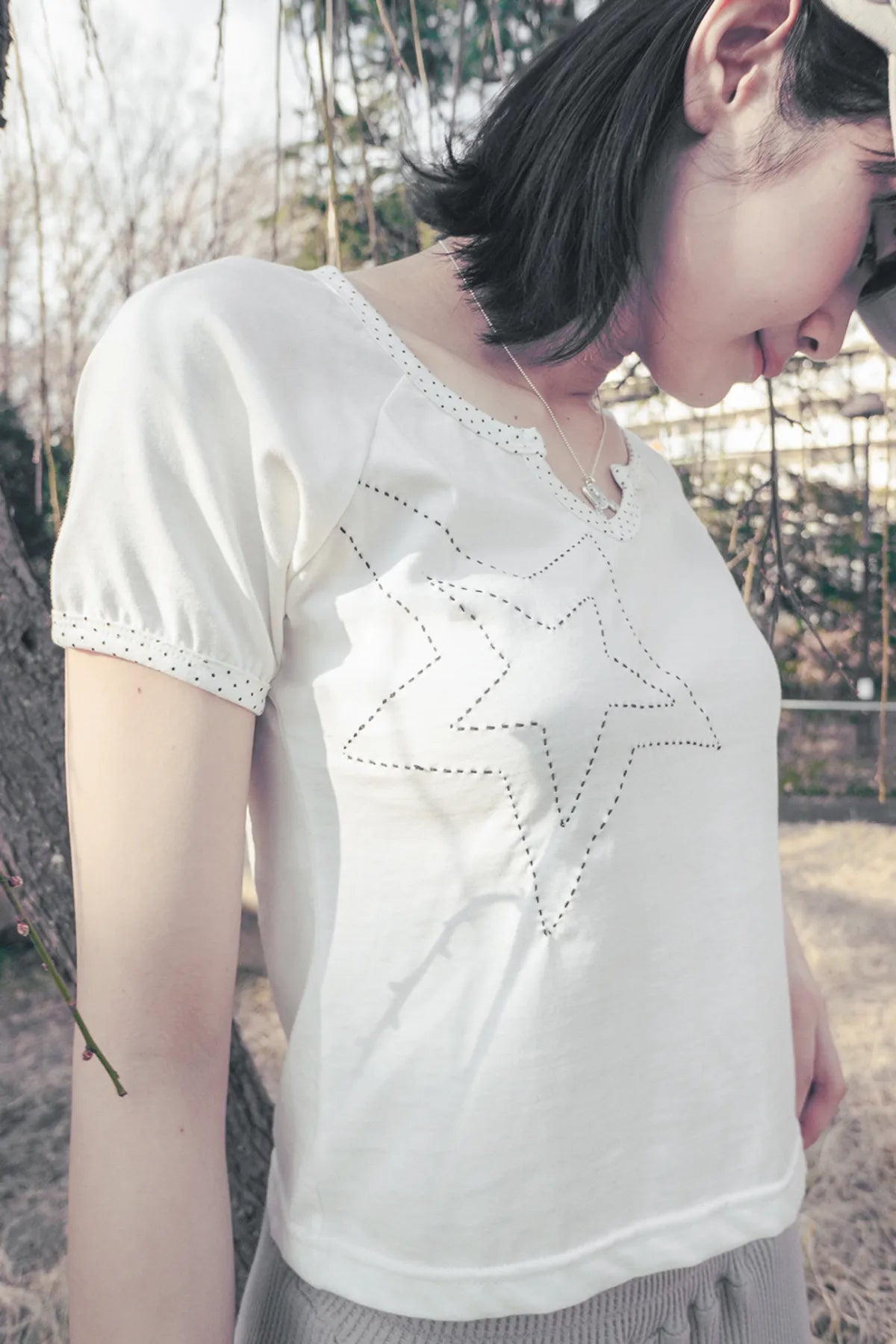 HUGYOURSKIN STAR STITCH TOP (WHITE)