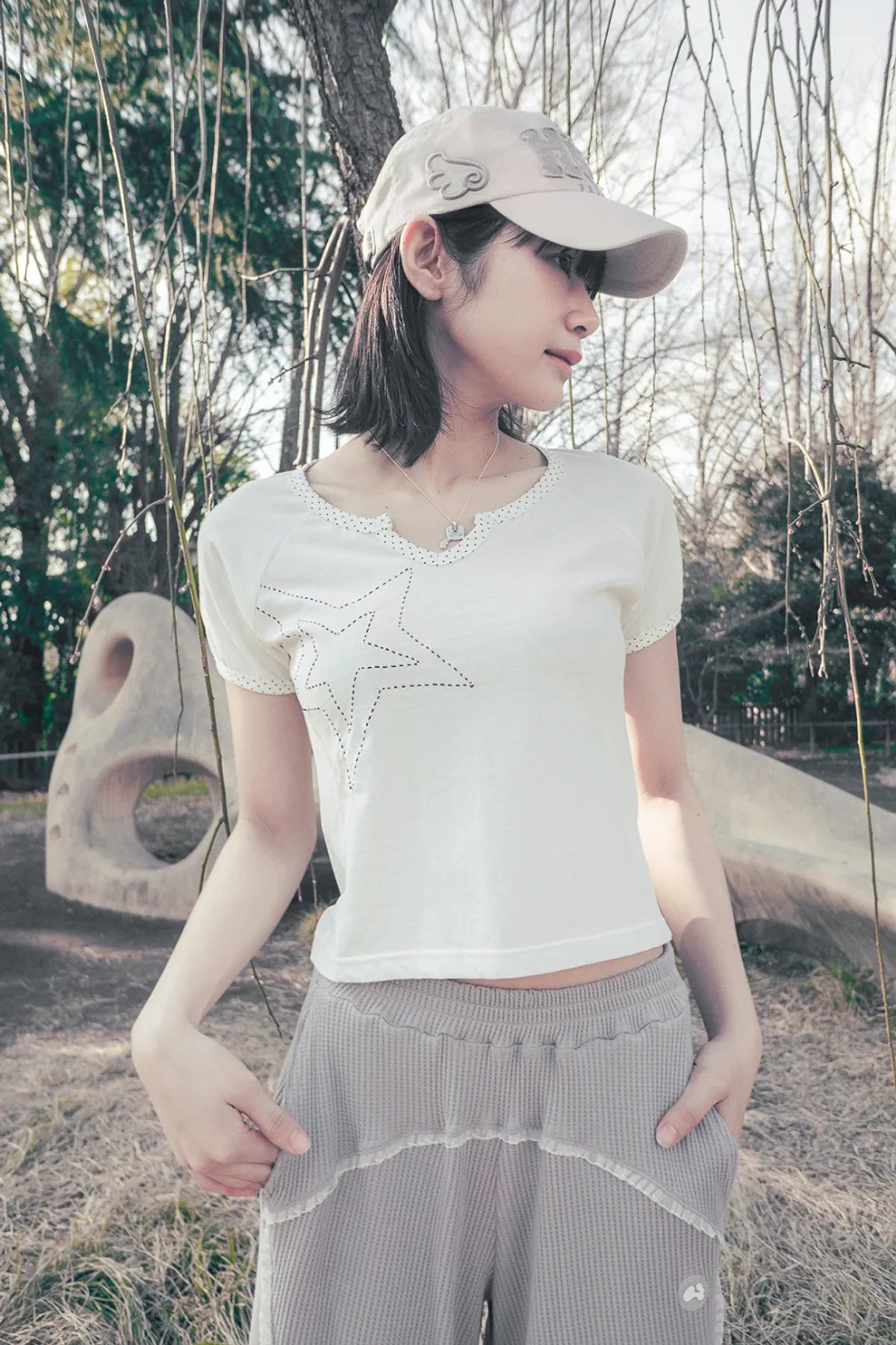 HUGYOURSKIN STAR STITCH TOP (WHITE)