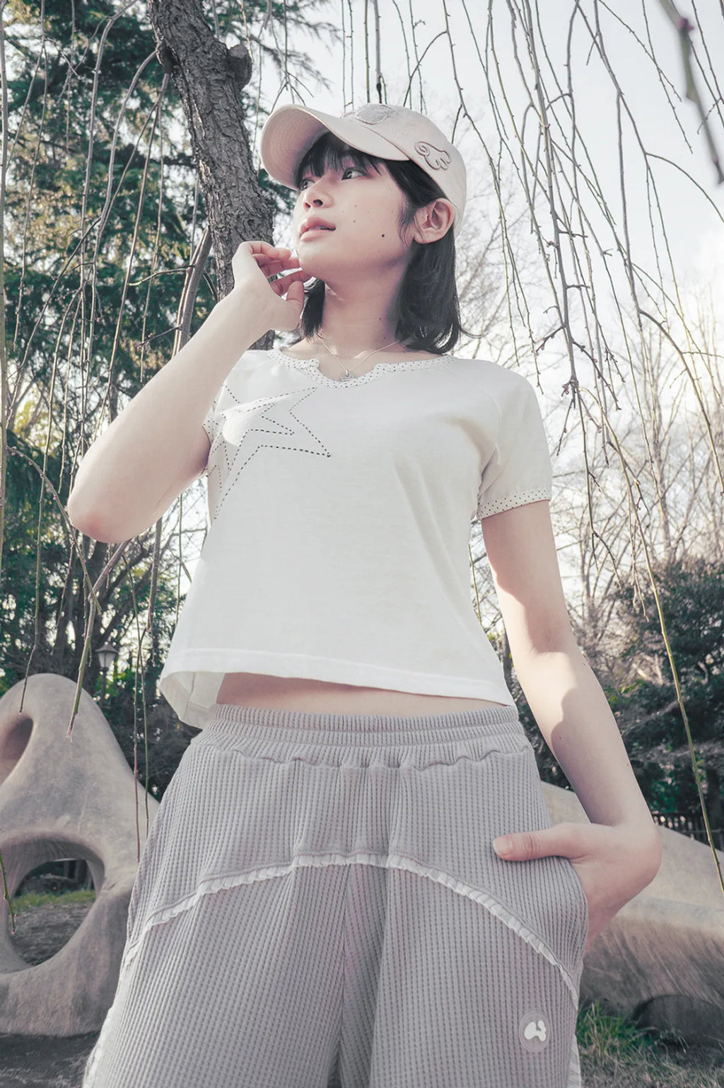HUGYOURSKIN STAR STITCH TOP (WHITE)