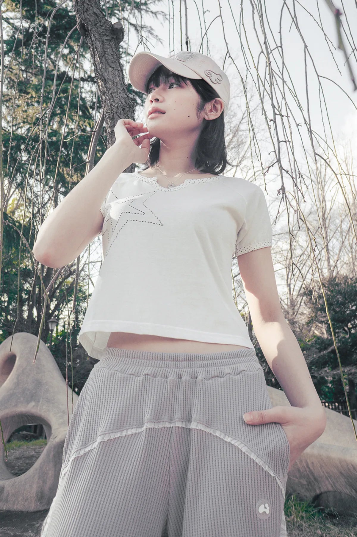 HUGYOURSKIN STAR STITCH TOP (WHITE)