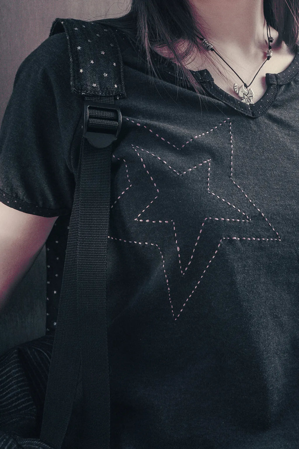 HUGYOURSKIN STAR STITCH TOP (CHARCOAL)