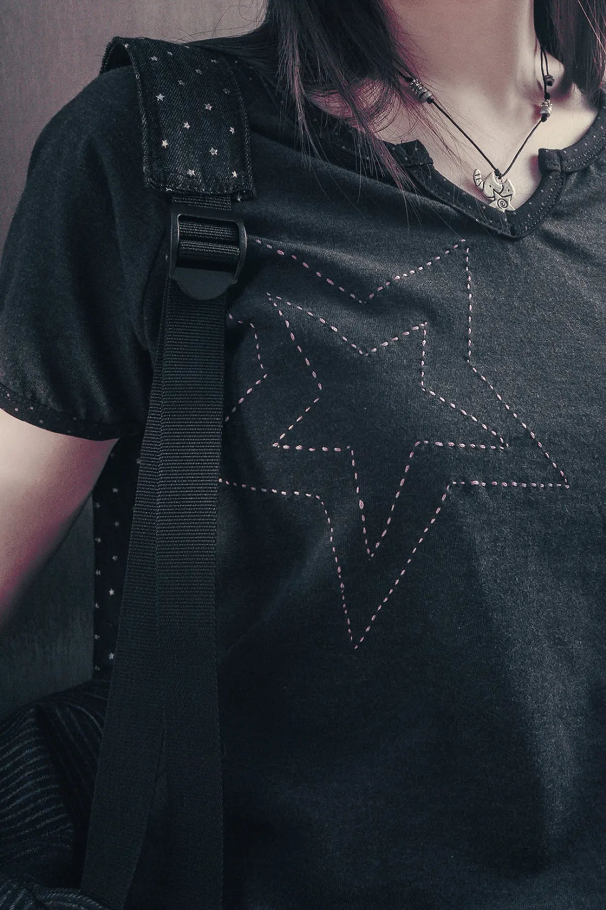 HUGYOURSKIN STAR STITCH TOP (CHARCOAL)