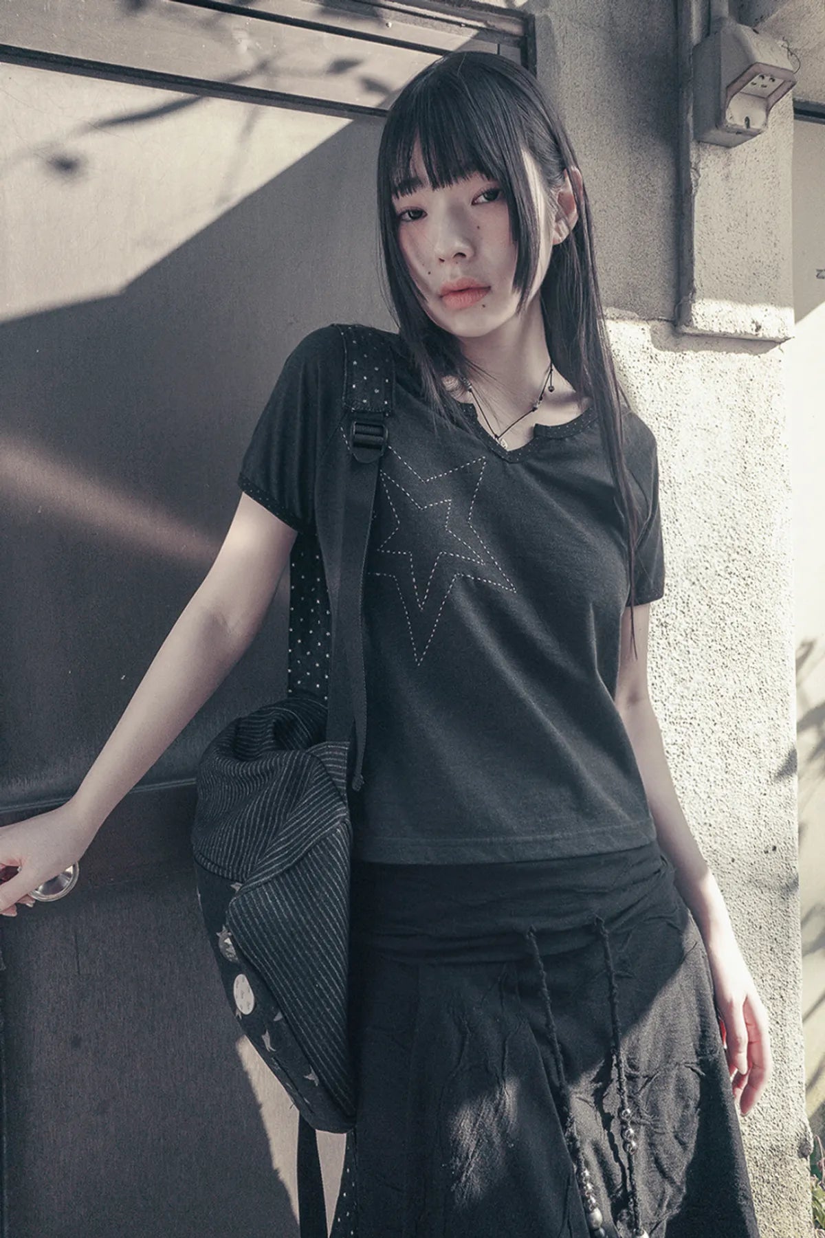 HUGYOURSKIN STAR STITCH TOP (CHARCOAL)